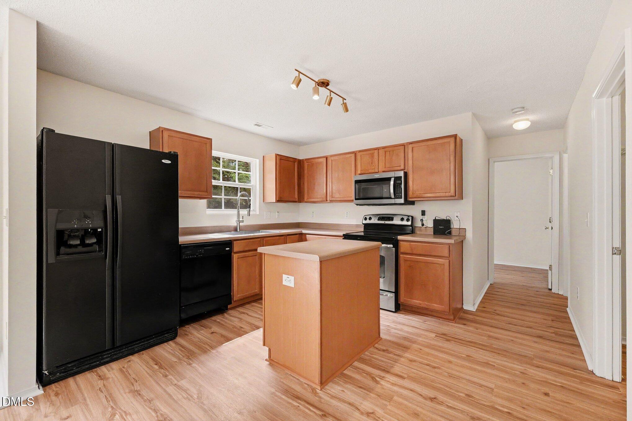 2709 Thoreau Drive Property Photo 6