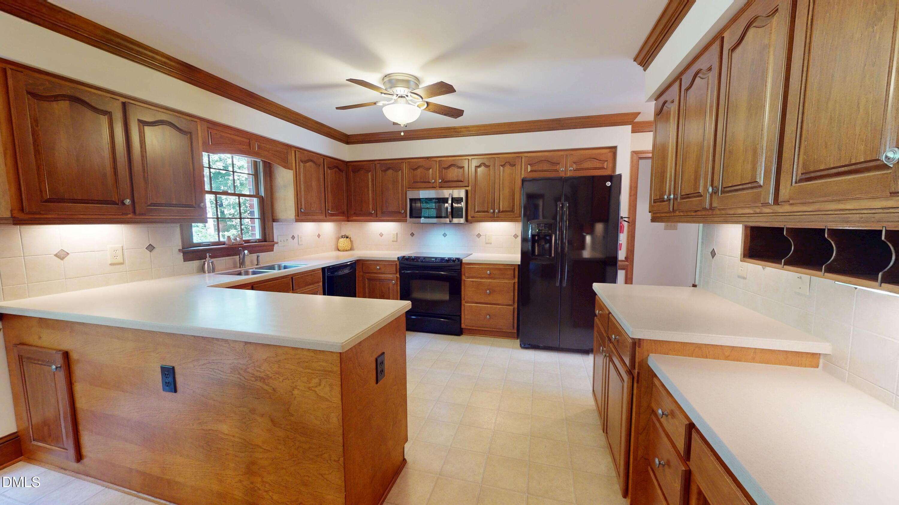 5005 Fielding Drive Property Photo 7