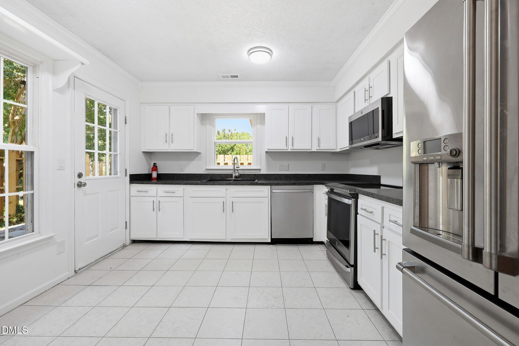 6901 Saxby Court Property Photo 4