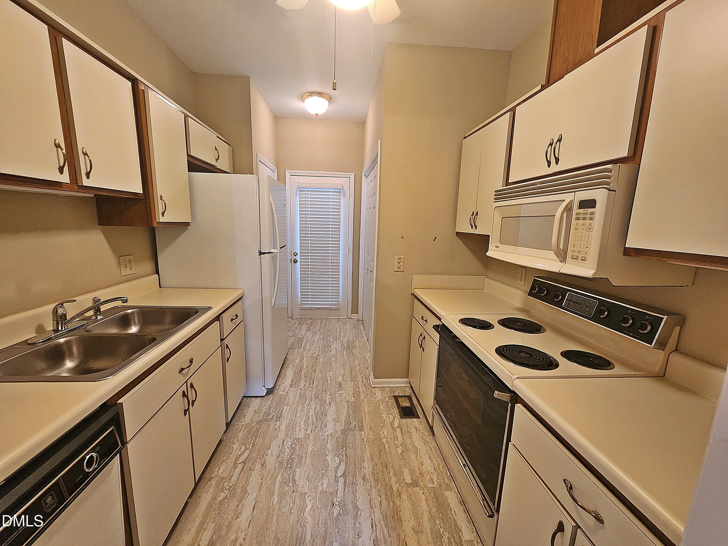 1615 Dunraven Drive Property Photo 11