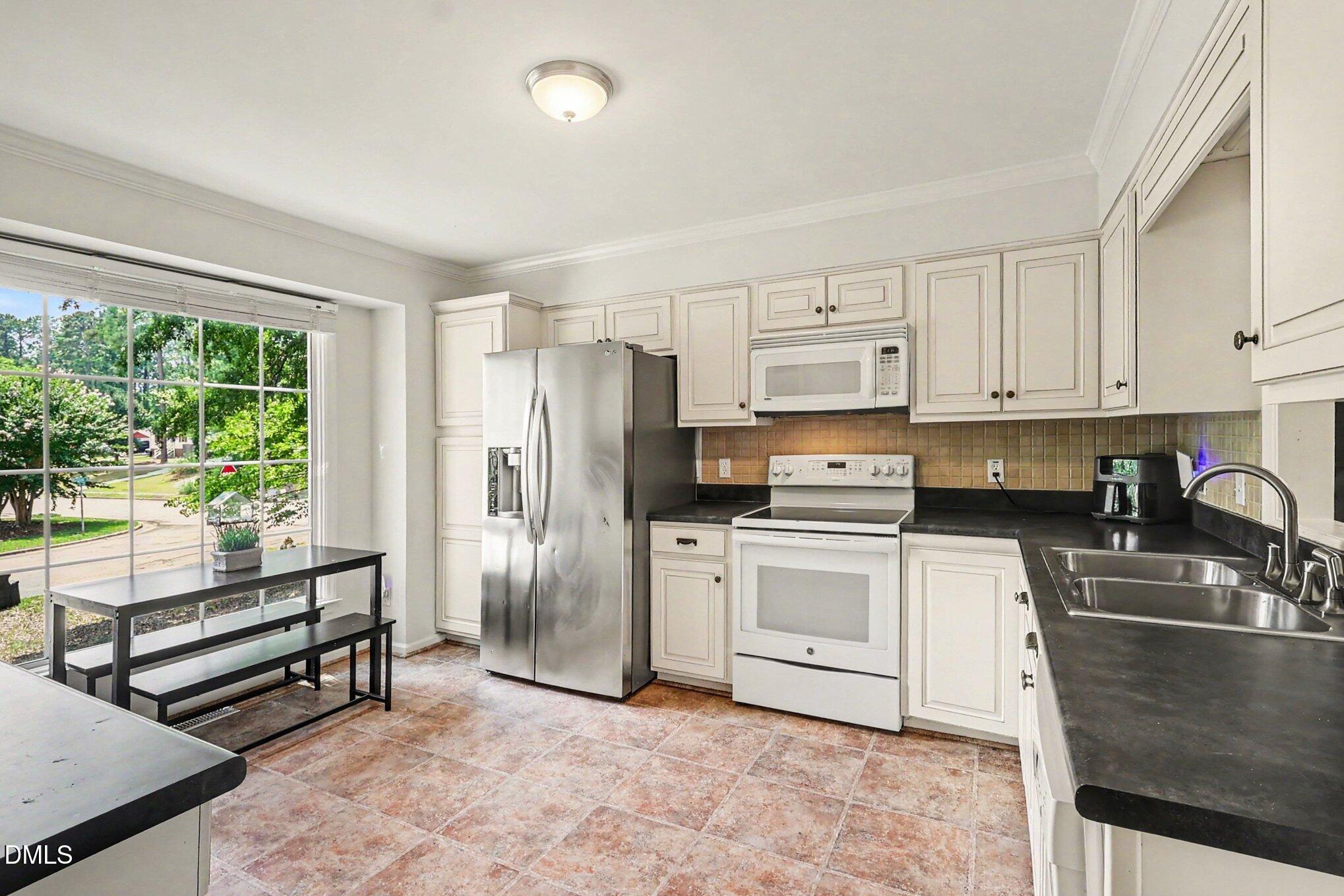 302 Hutchins Drive Property Photo 11
