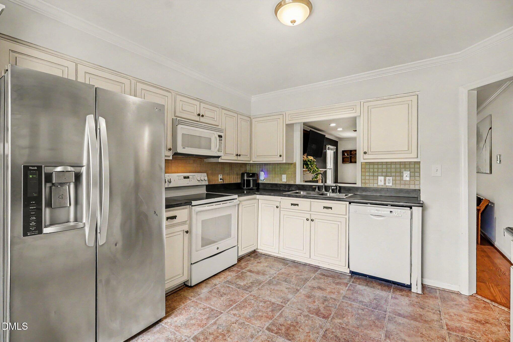 302 Hutchins Drive Property Photo 13