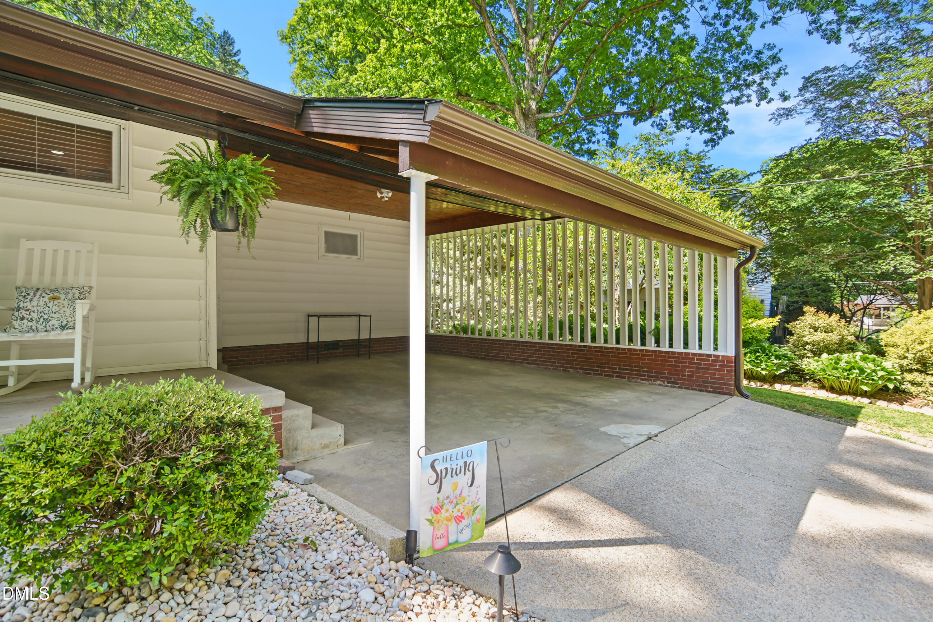 313 Robert Street Property Photo 5