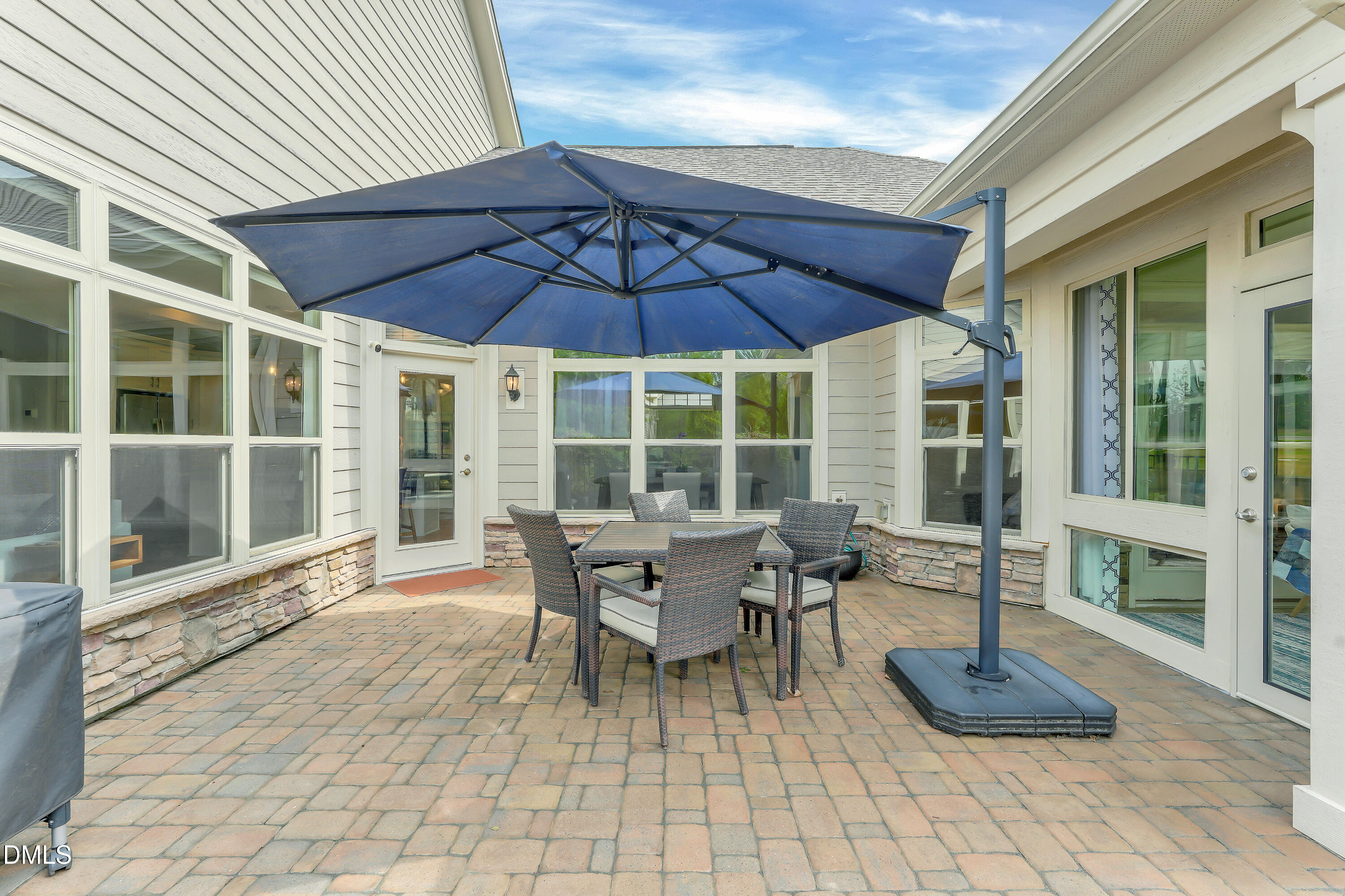 100 Chenette Court Property Photo 5