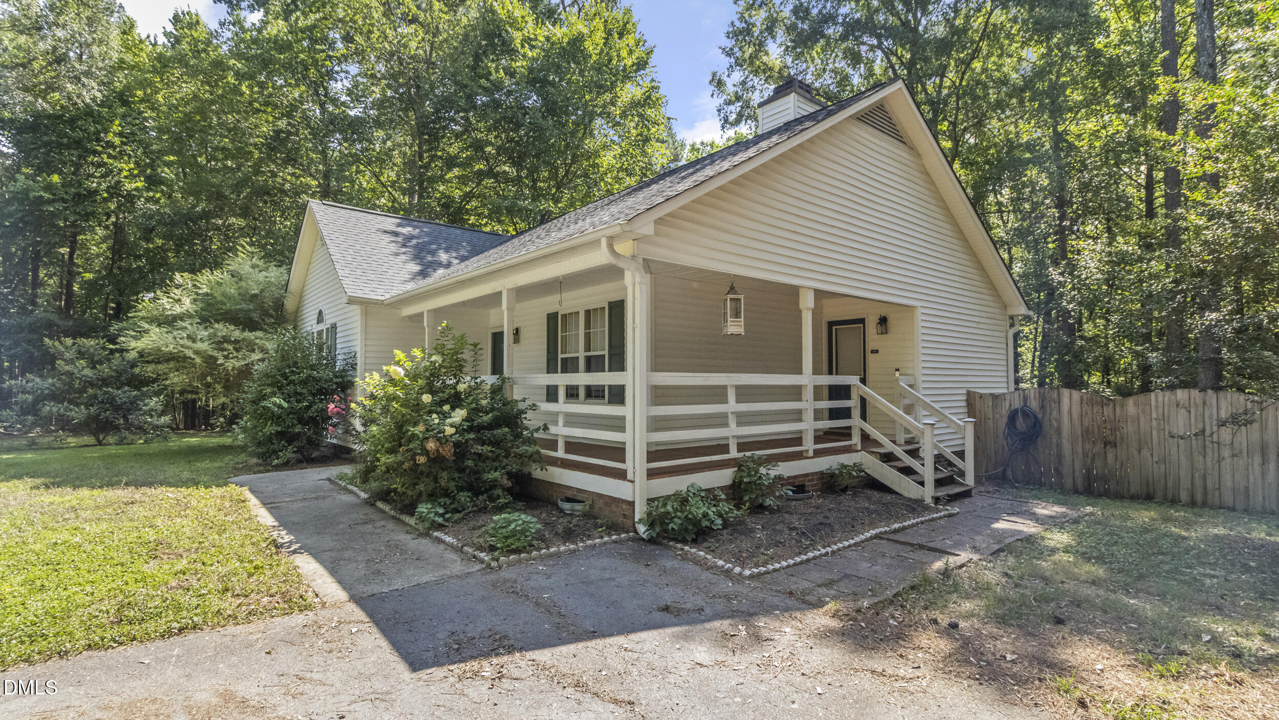 116 Drew Court Property Photo 3