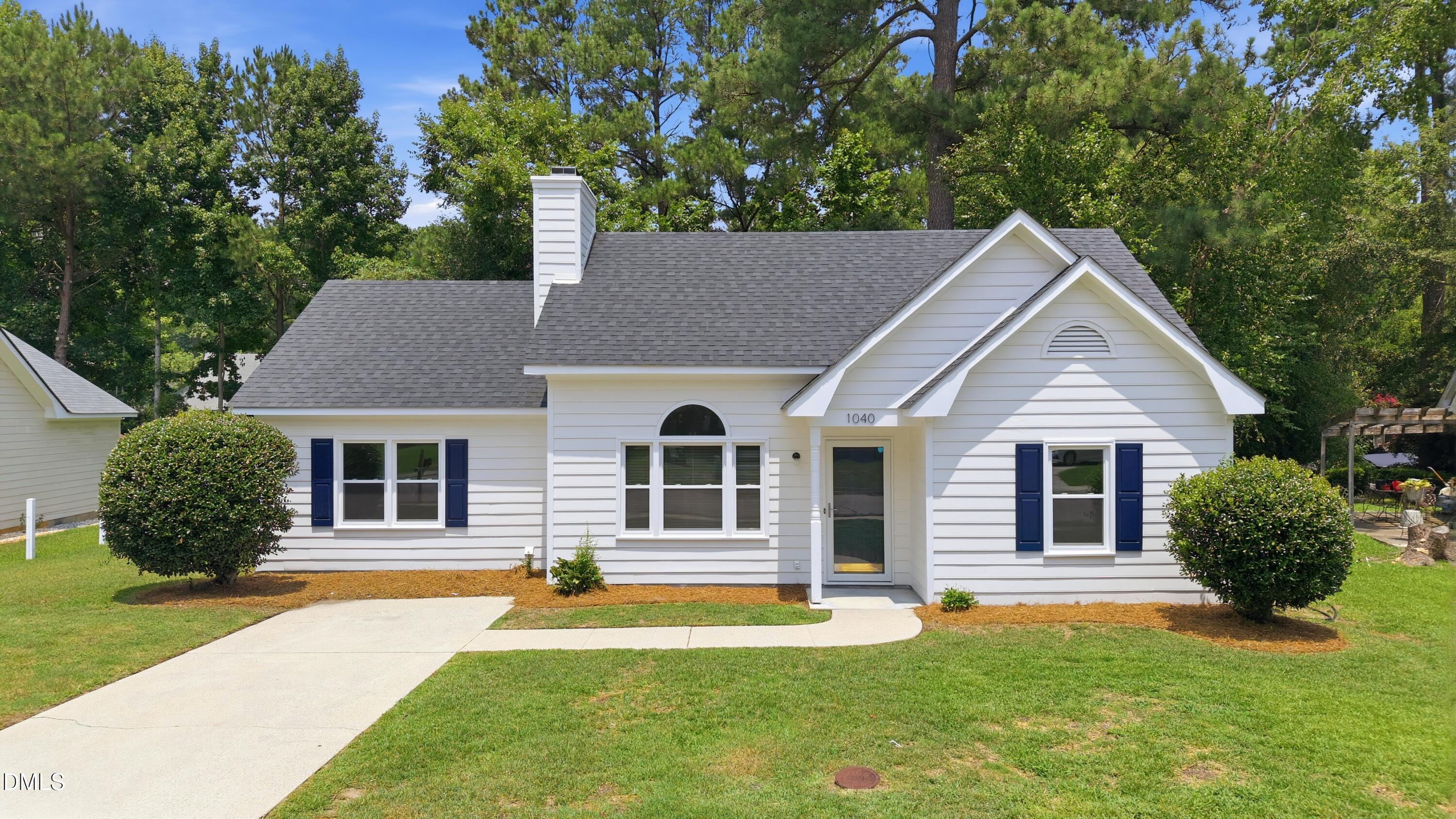 1040 Southbriar Drive Property Photo 1