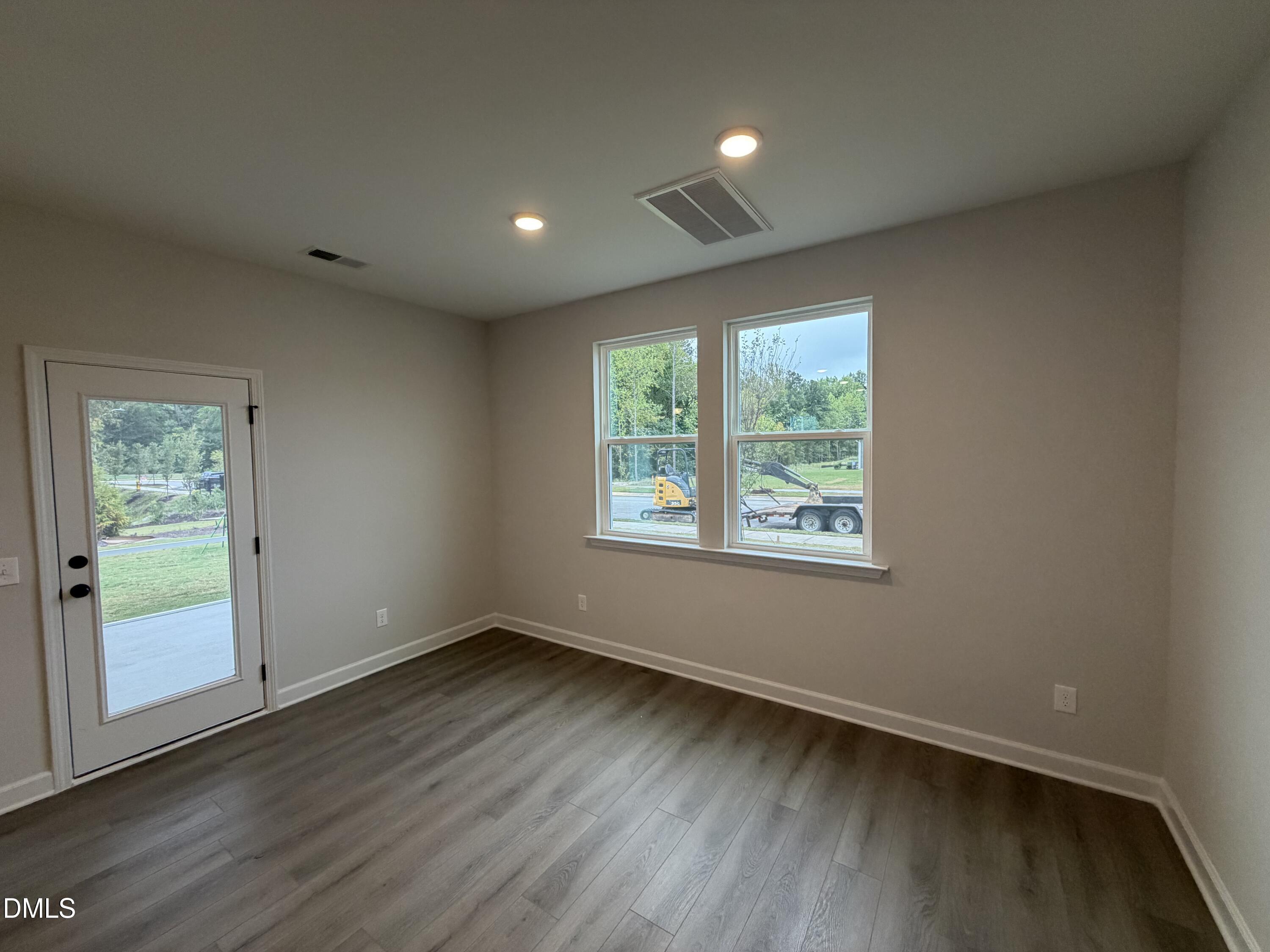 900 Victoria Diana Court Property Photo 6