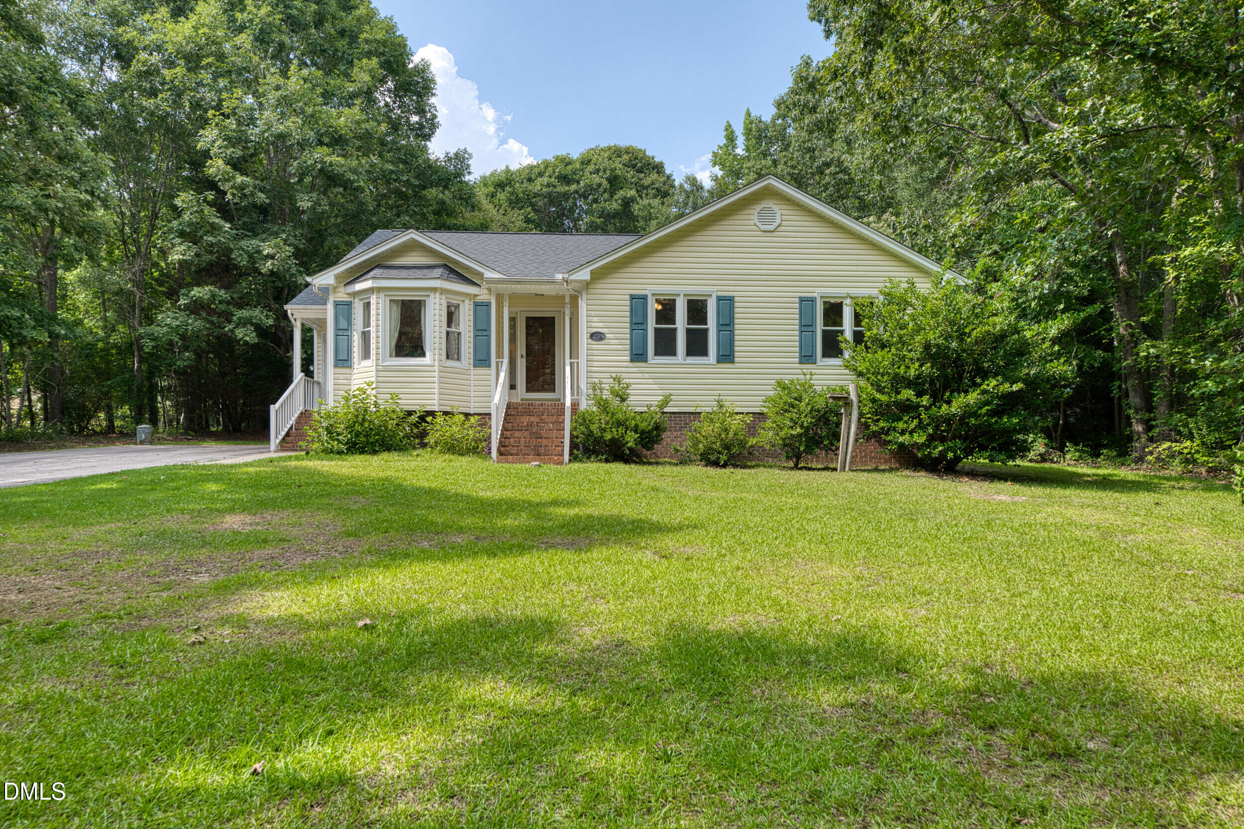 132 Leeway Court Property Photo 1