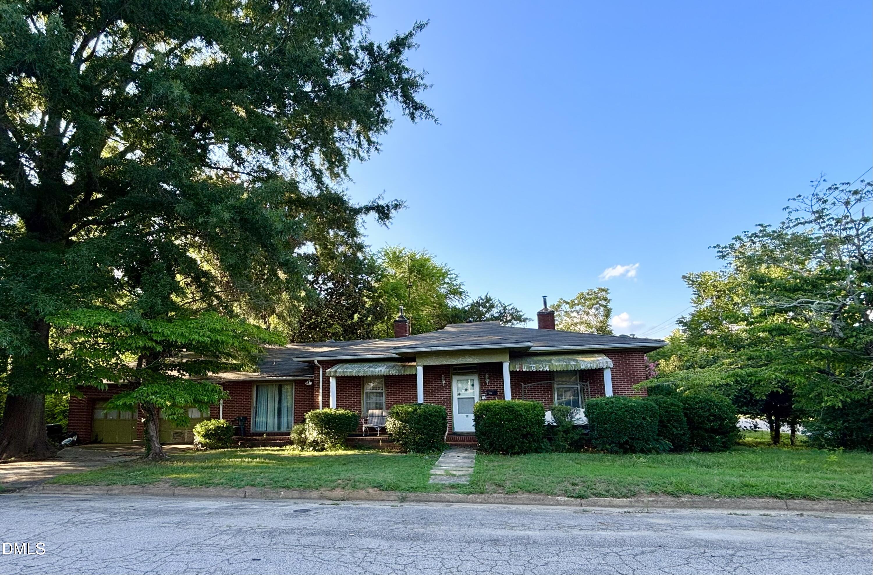 114 College Street Property Photo 1