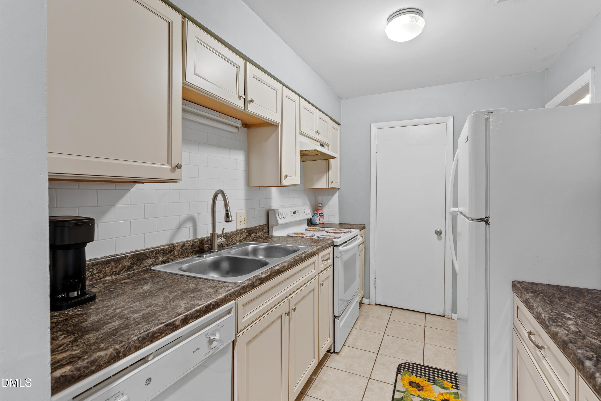 1208 Schaub Drive C Property Photo 2