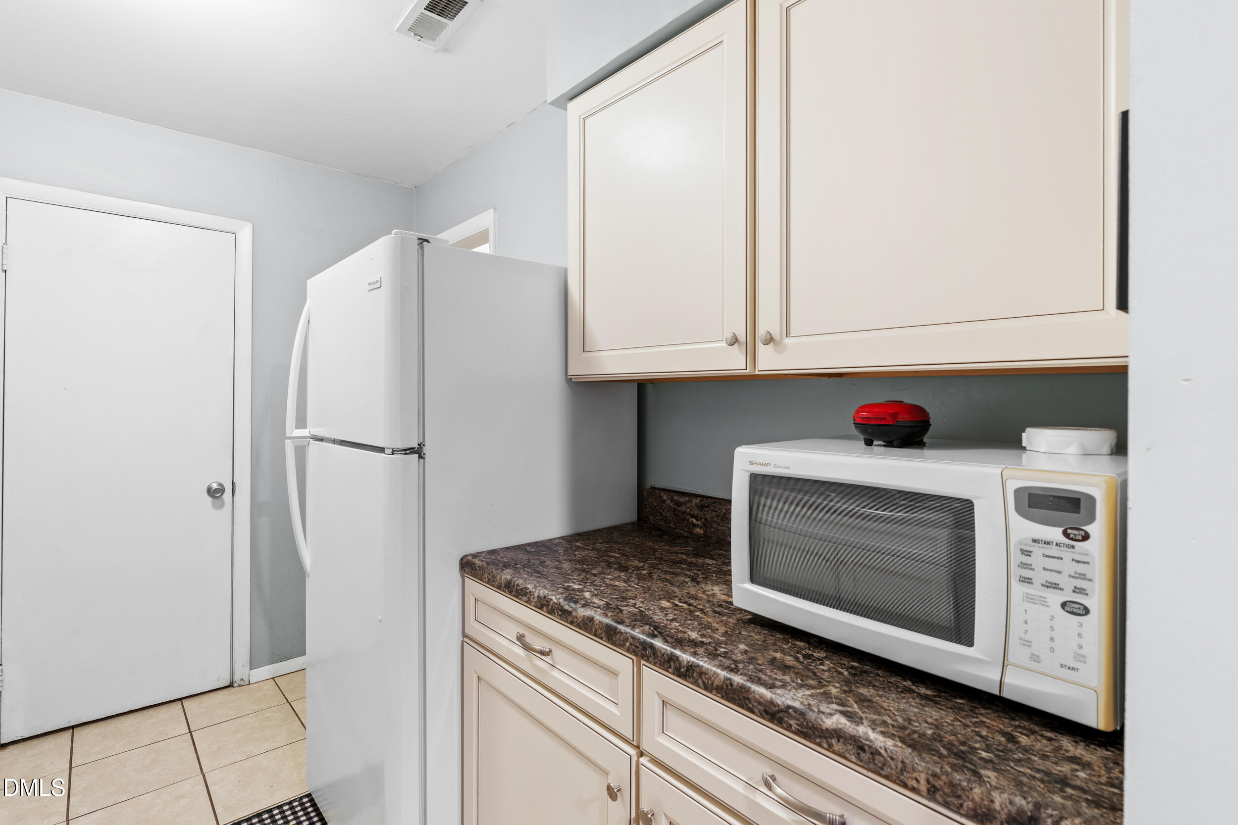 1208 Schaub Drive C Property Photo 4