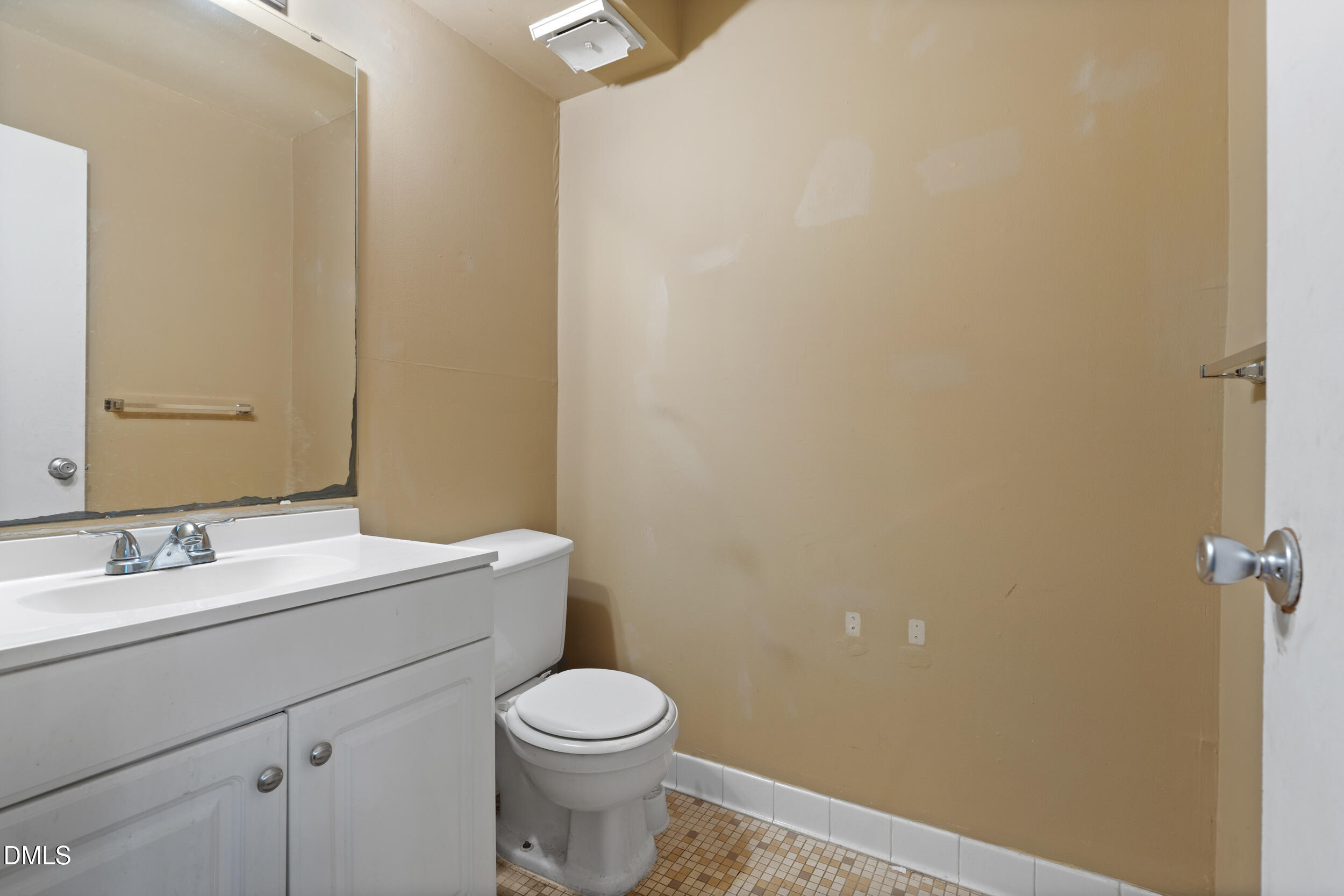 1208 Schaub Drive C Property Photo 8