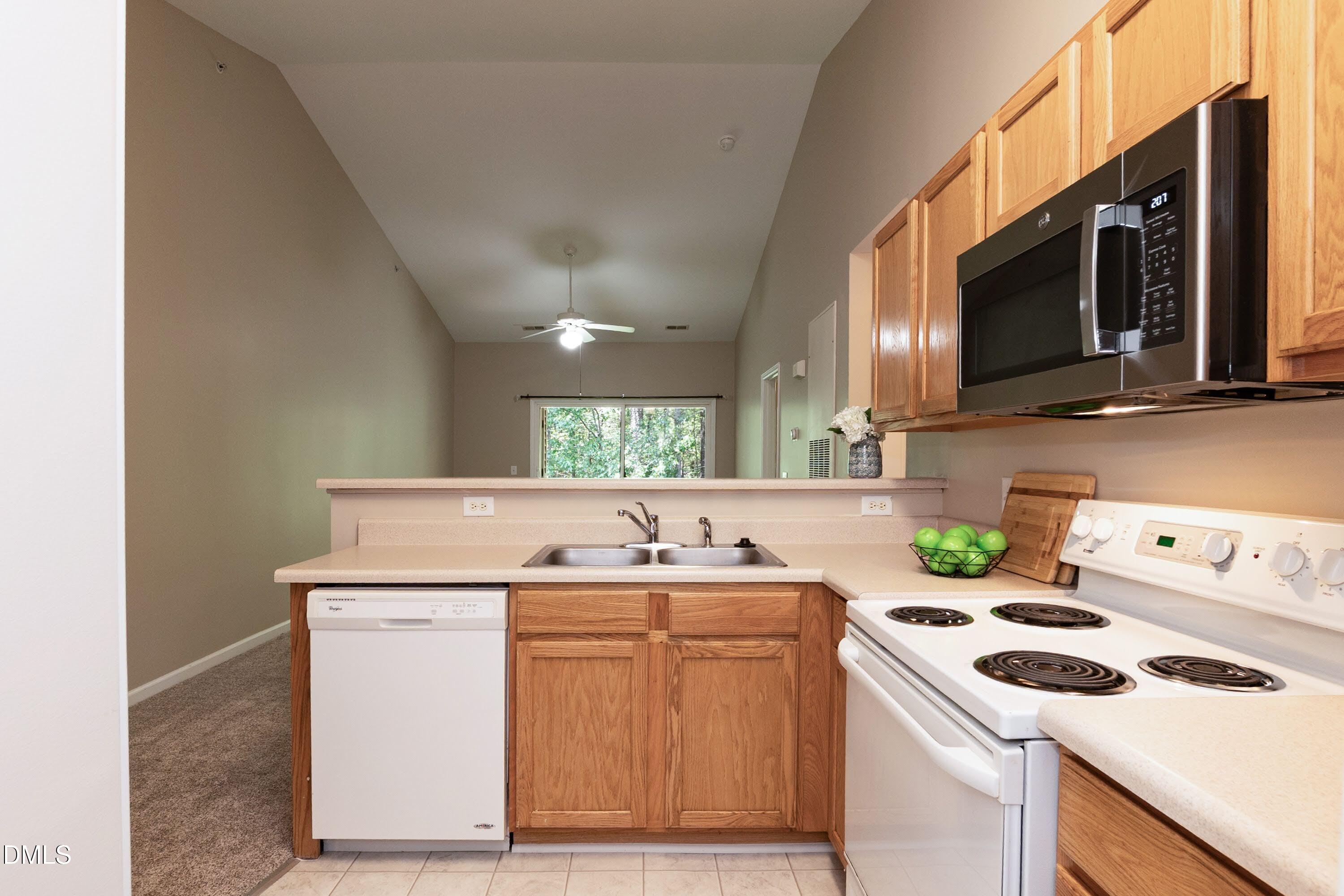2900 Trailwood Pines Lane 301 Property Photo 4