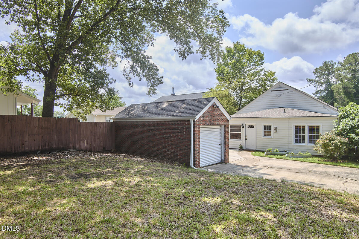 201 E Club Boulevard Property Photo 33
