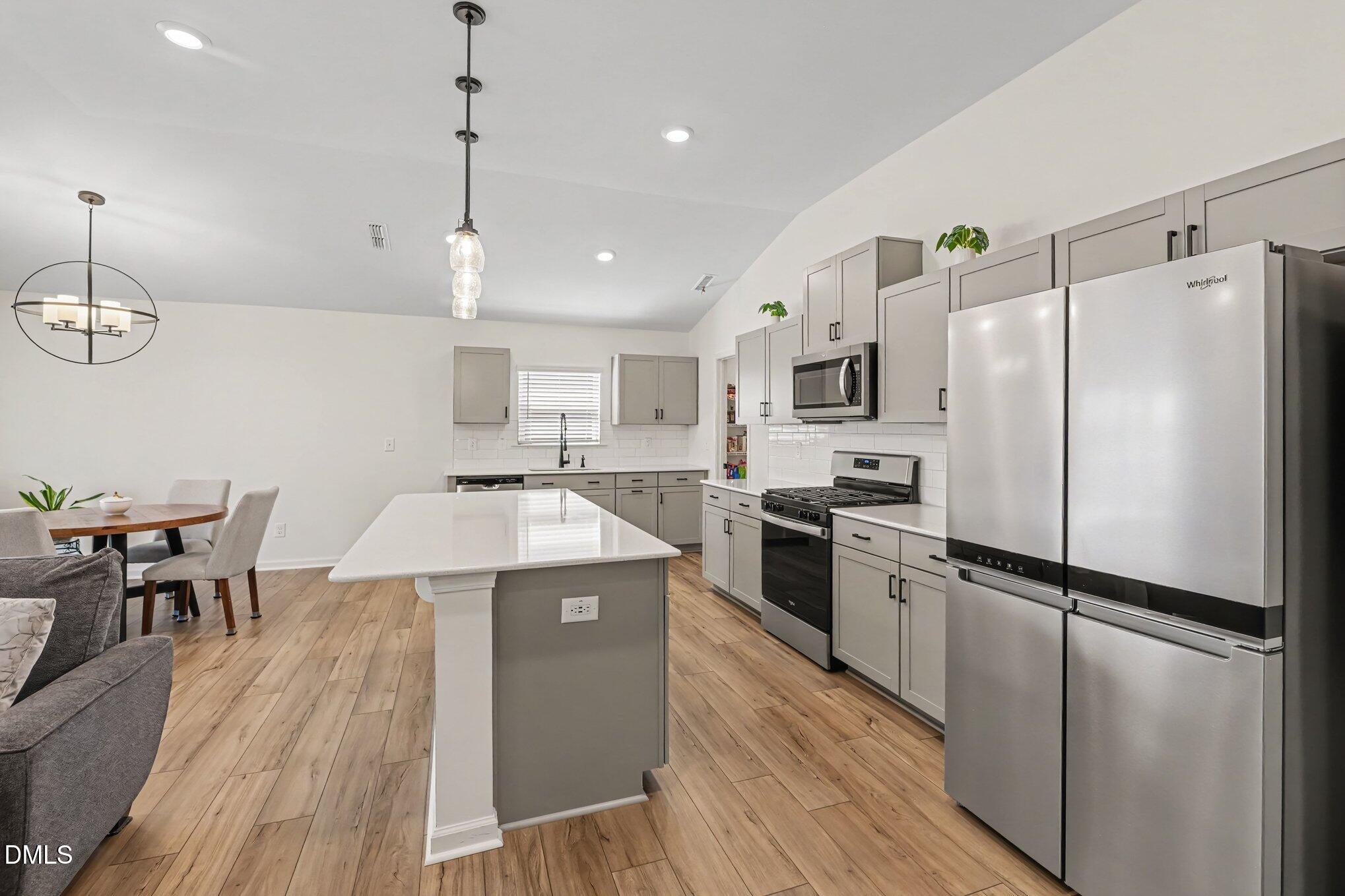 809 Emmer Street Property Photo 8