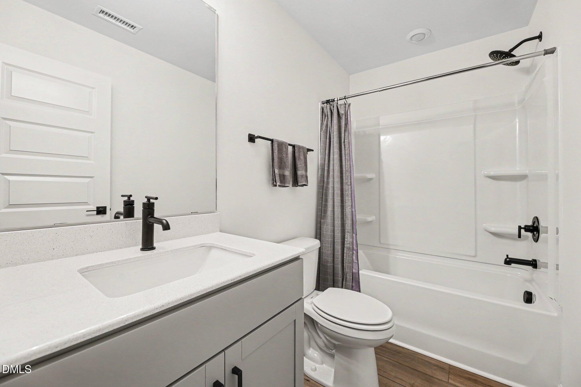 809 Emmer Street Property Photo 16