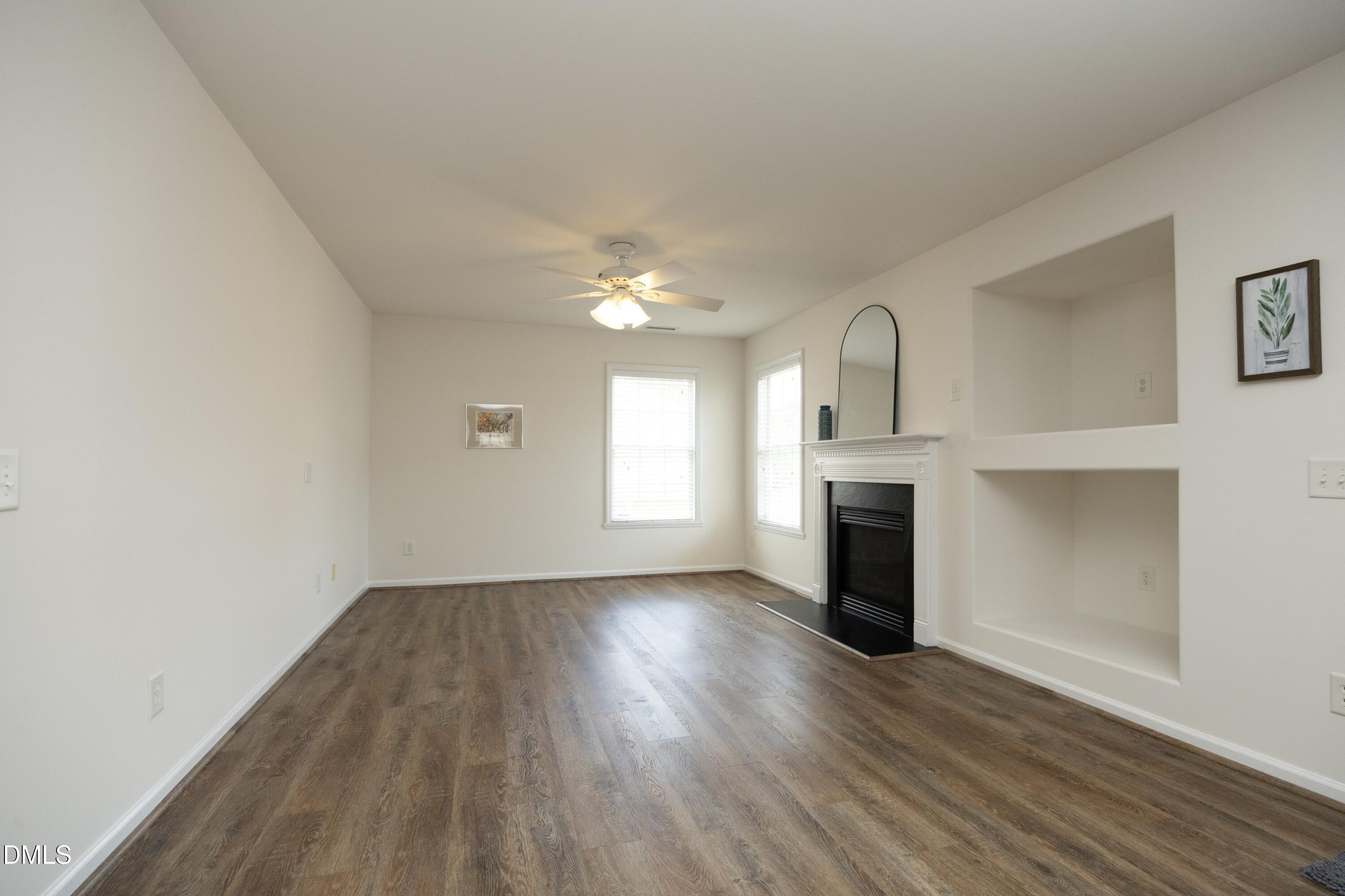 1529 Pebble Creek Crossing Property Photo 9