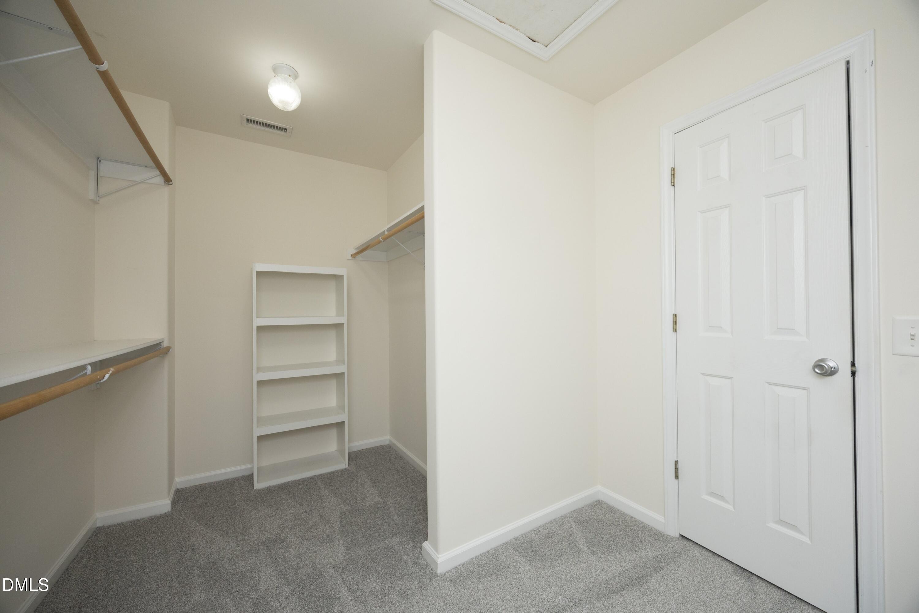 1529 Pebble Creek Crossing Property Photo 28