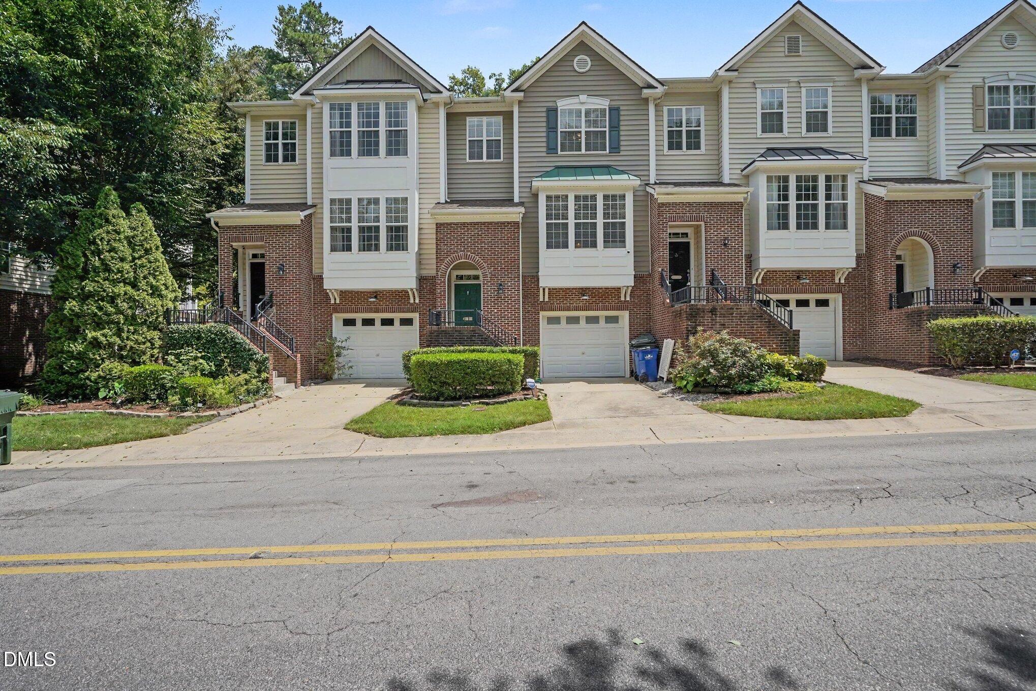 5453 Crescentview Parkway Property Photo 2