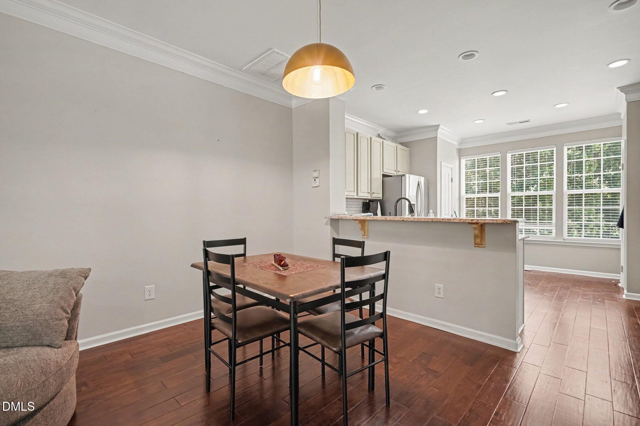5453 Crescentview Parkway Property Photo 8
