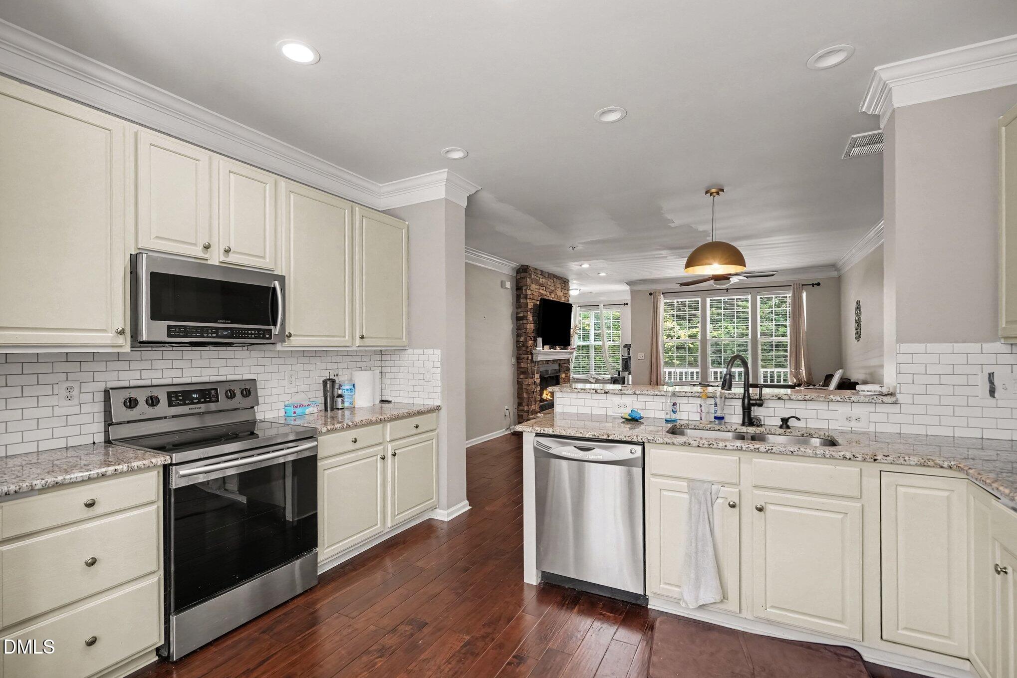 5453 Crescentview Parkway Property Photo 11