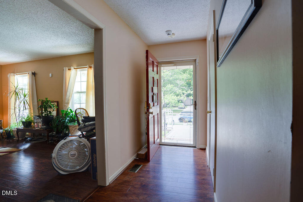 1912 Middlewood Court Property Photo 5