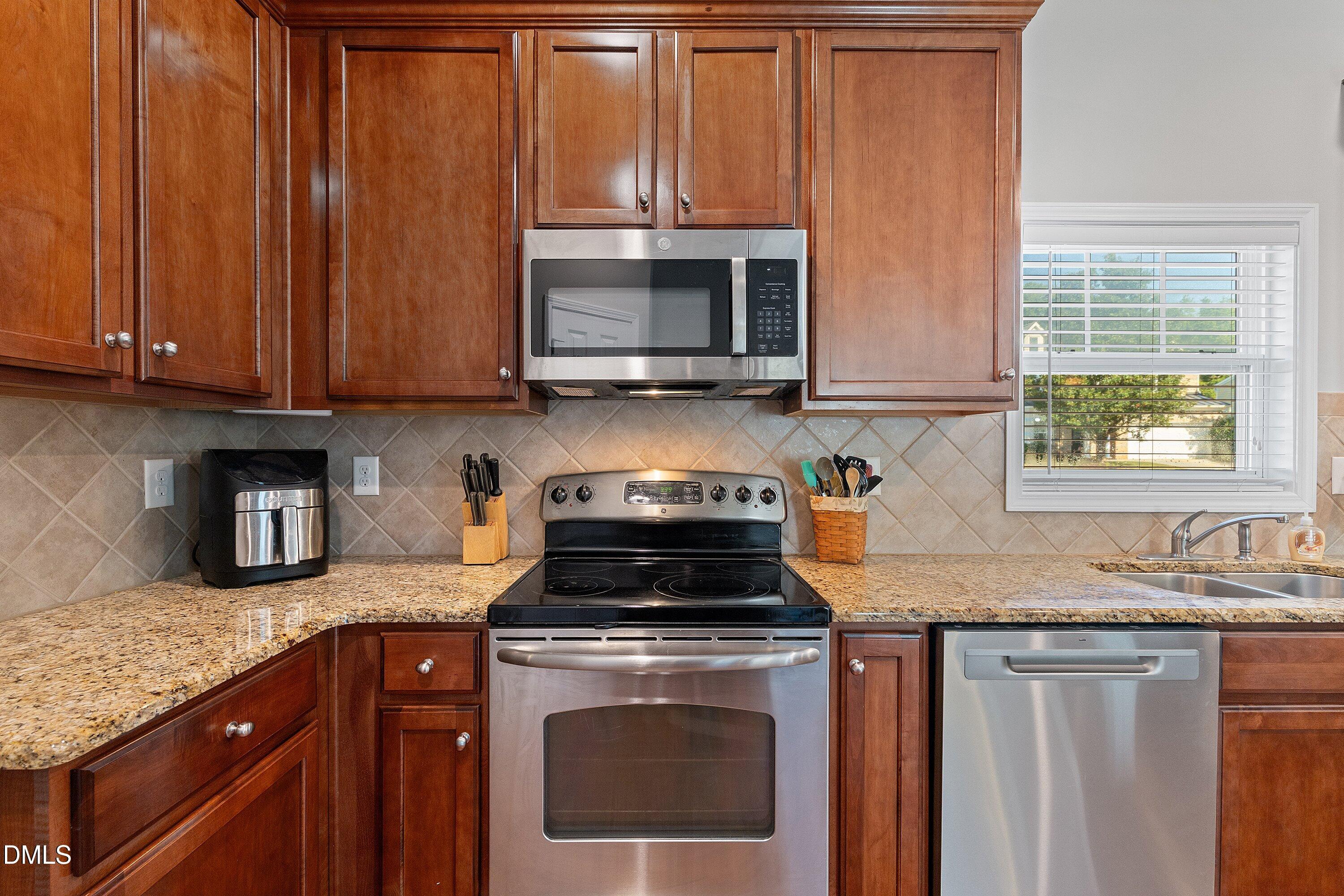 436 Field Glow Lane Property Photo 7