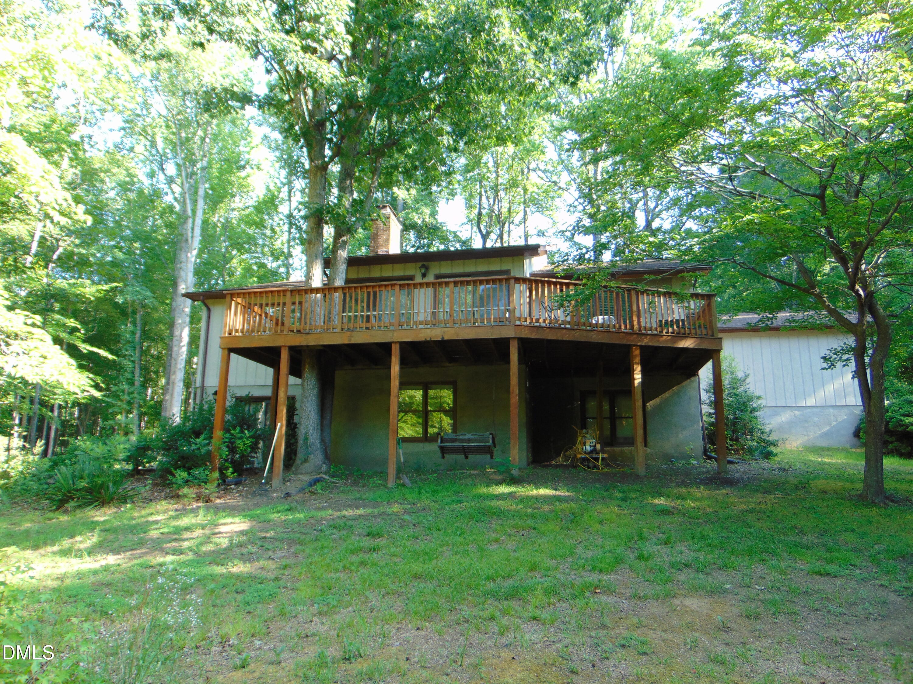 694 Country Lane Property Photo 4