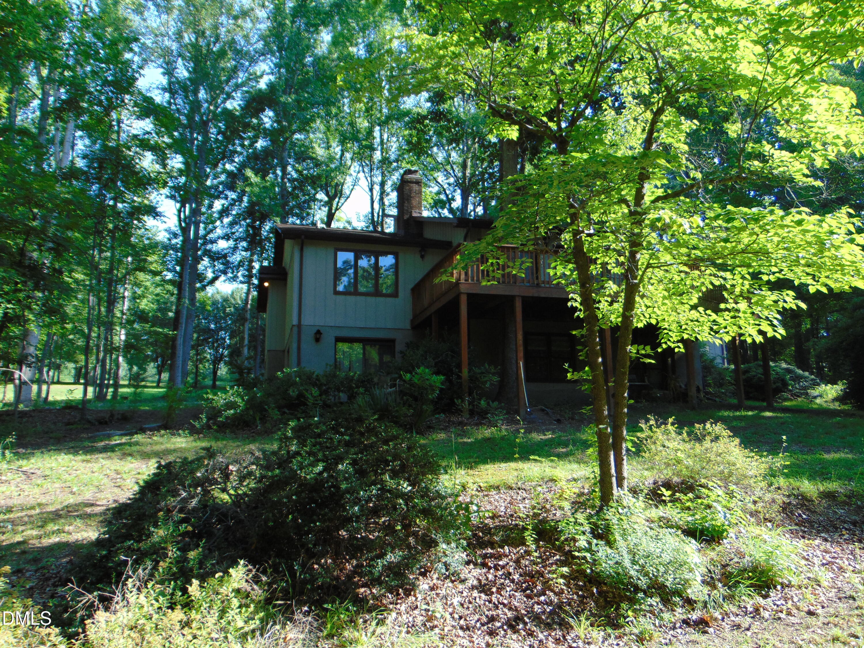 694 Country Lane Property Photo 5