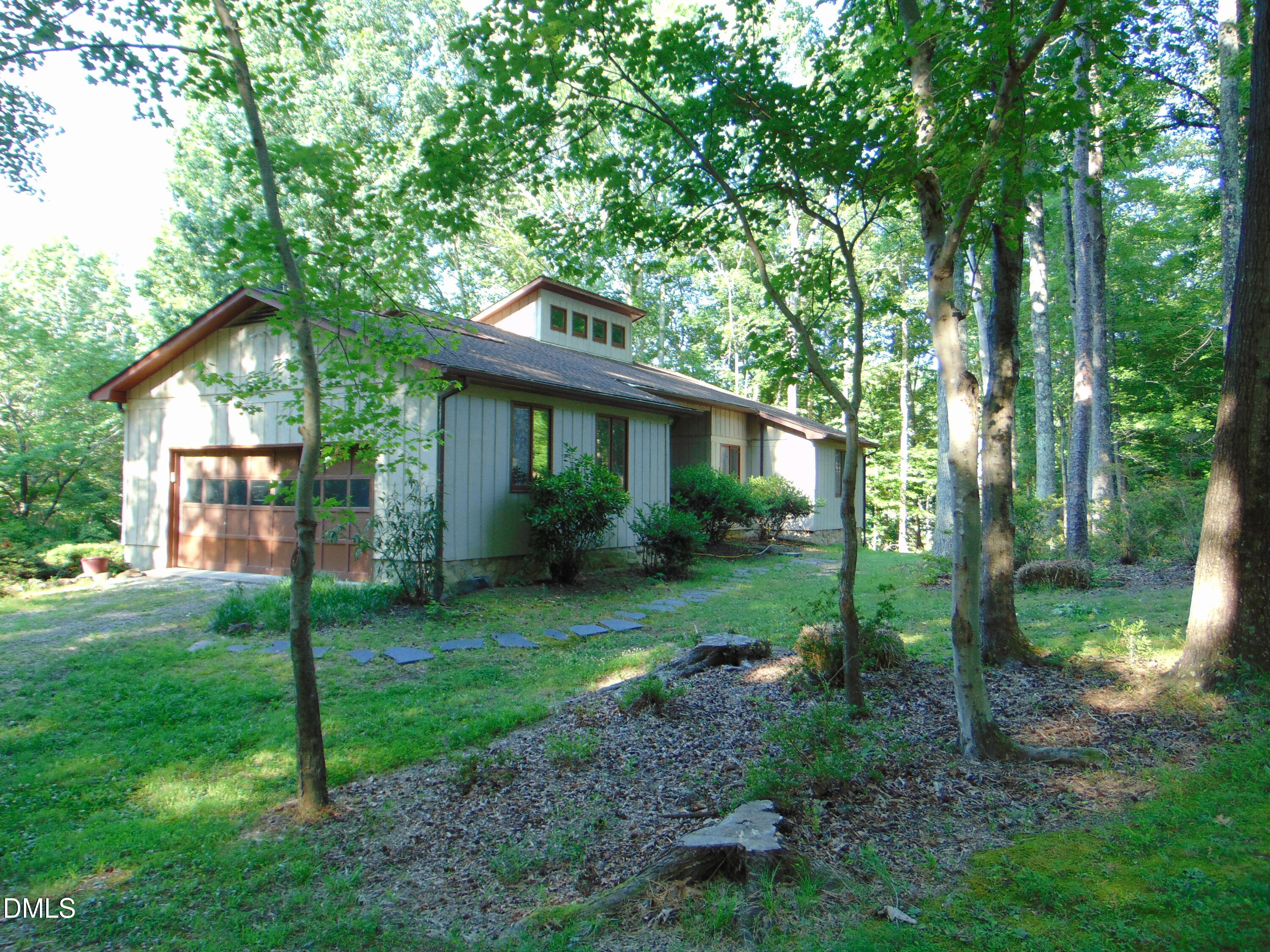 694 Country Lane Property Photo 8