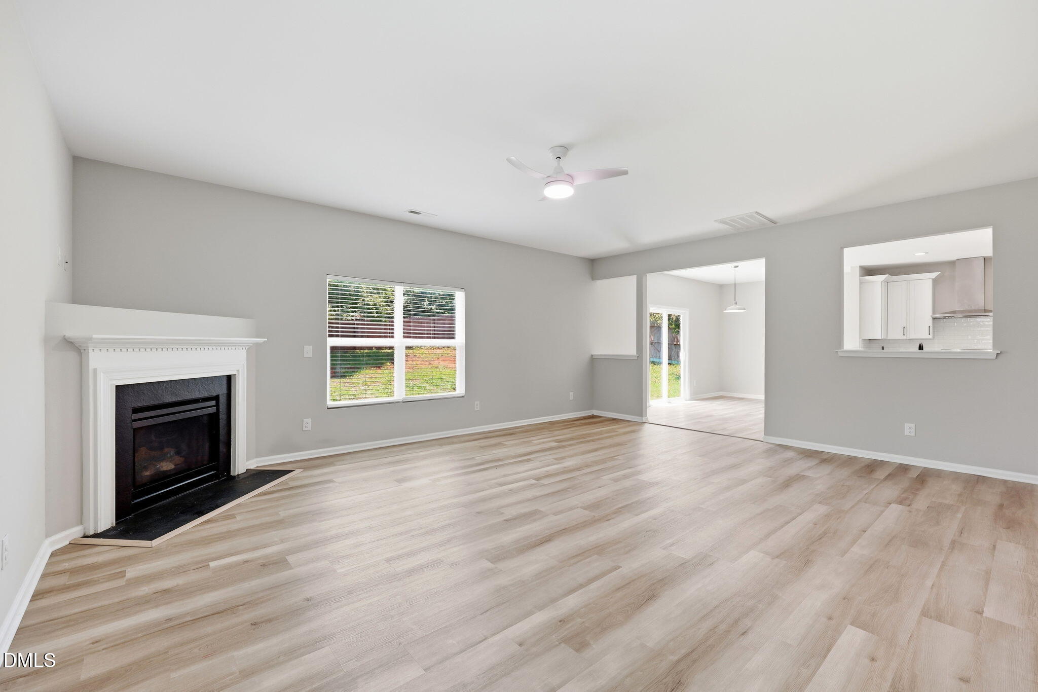 1121 Crendall Way Property Photo 5