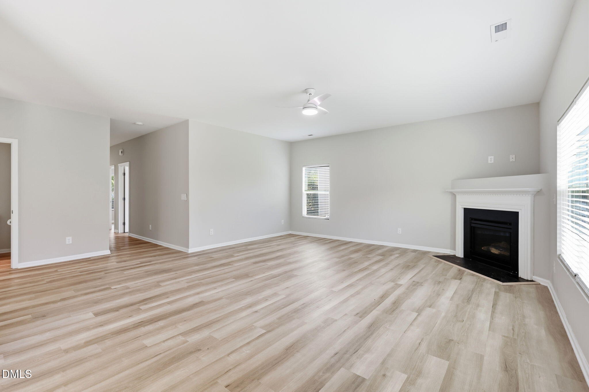 1121 Crendall Way Property Photo 7