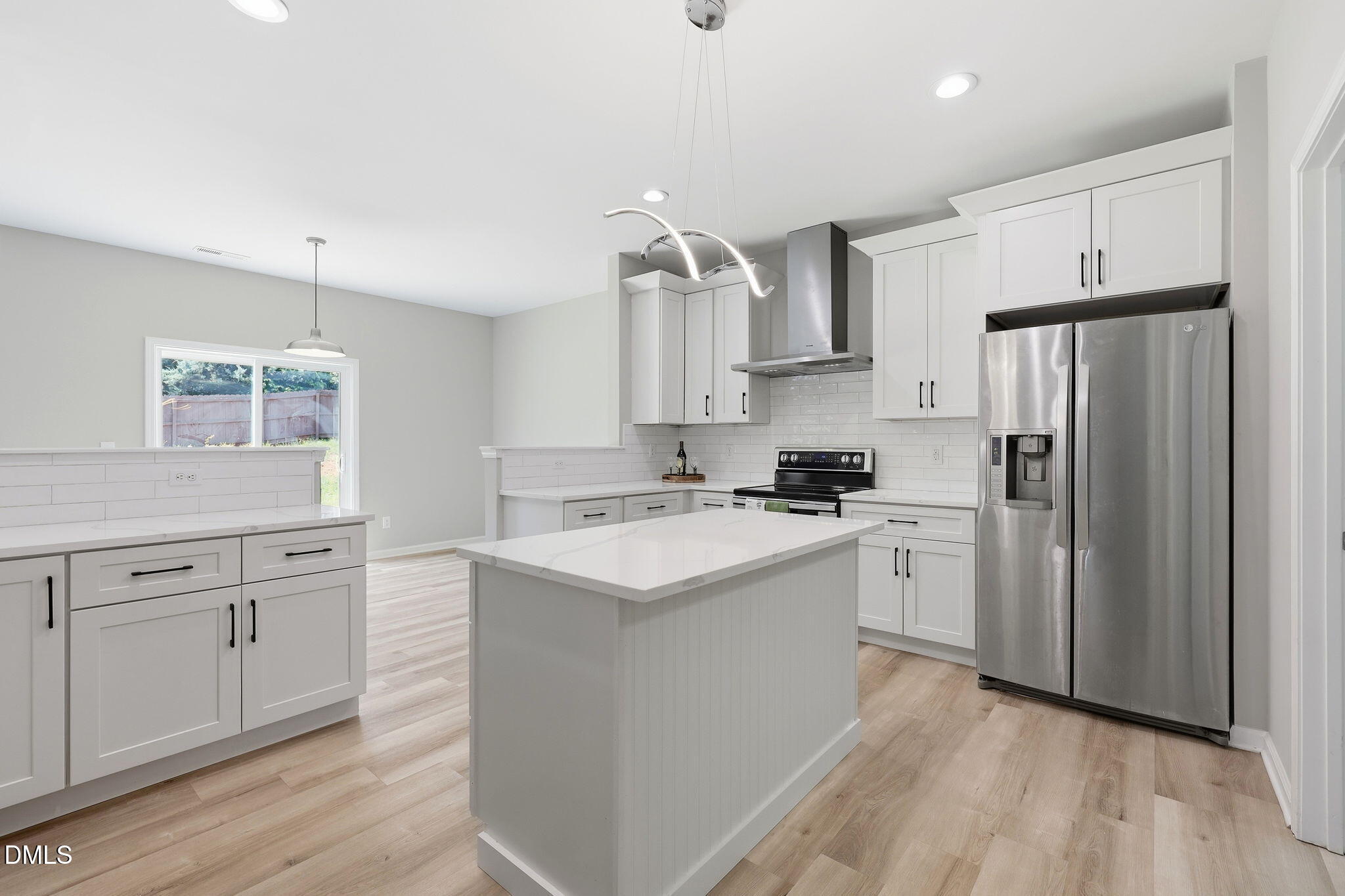1121 Crendall Way Property Photo 8