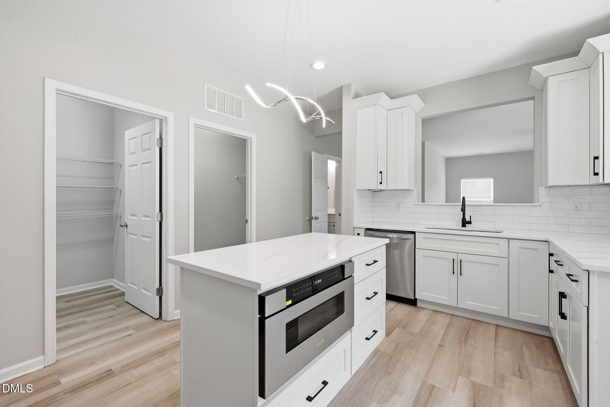 1121 Crendall Way Property Photo 9
