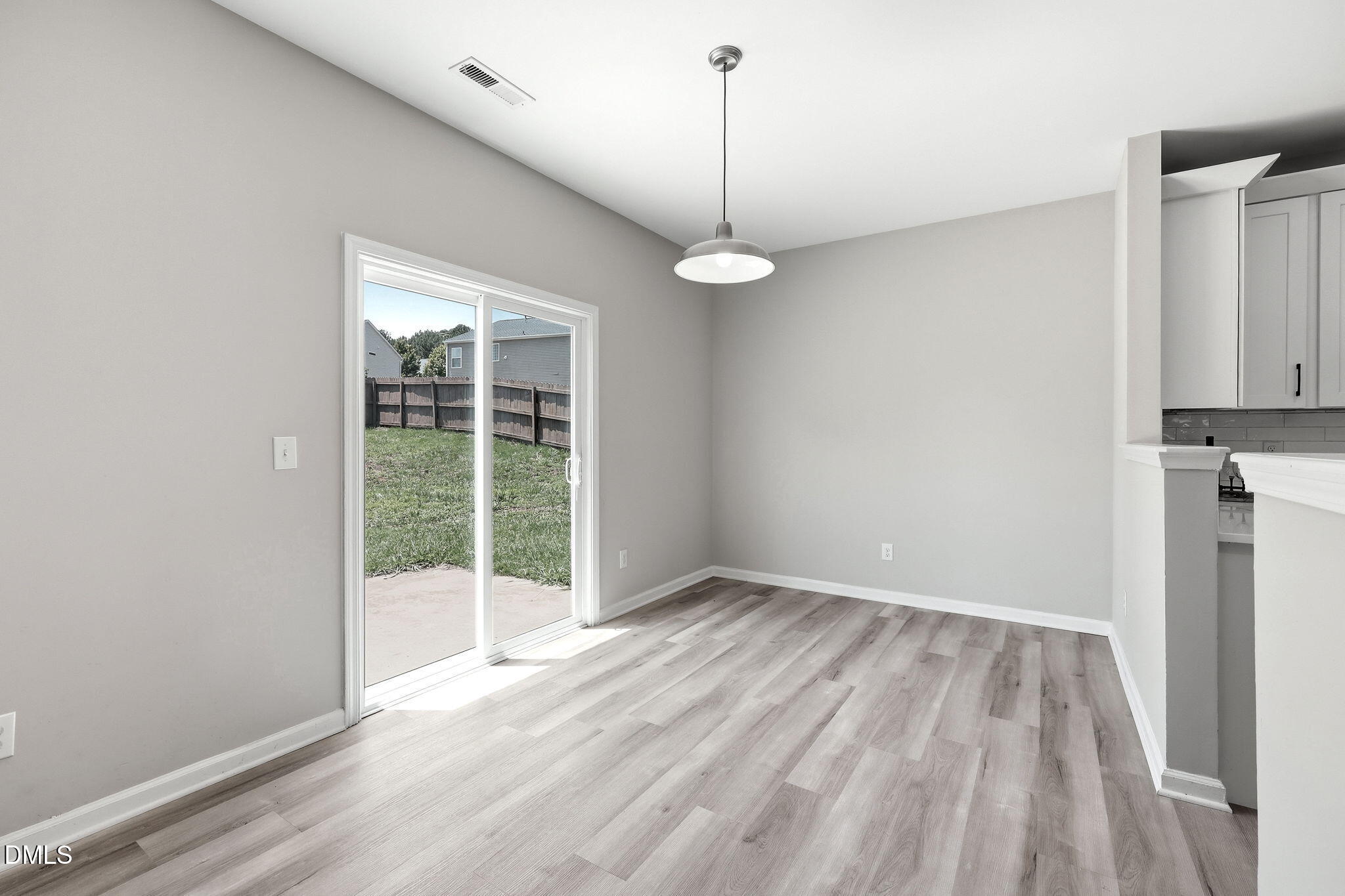 1121 Crendall Way Property Photo 12