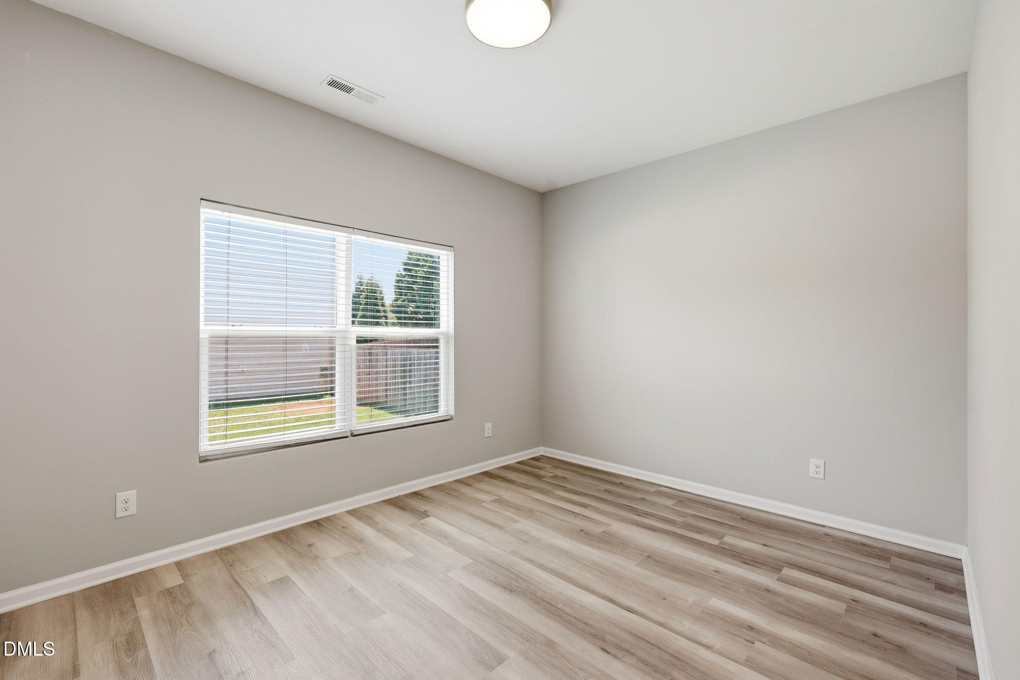 1121 Crendall Way Property Photo 15