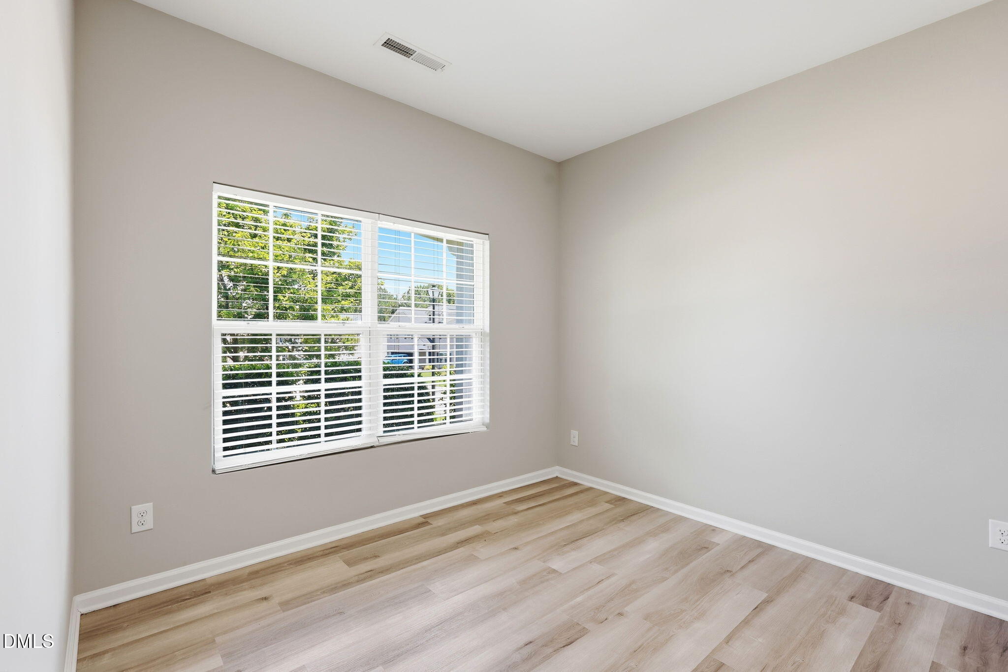 1121 Crendall Way Property Photo 16