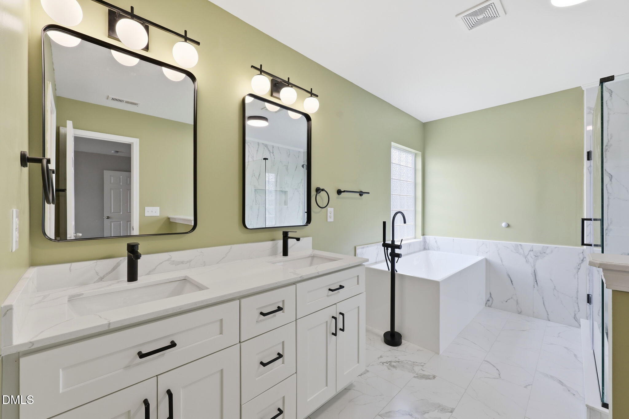 1121 Crendall Way Property Photo 20