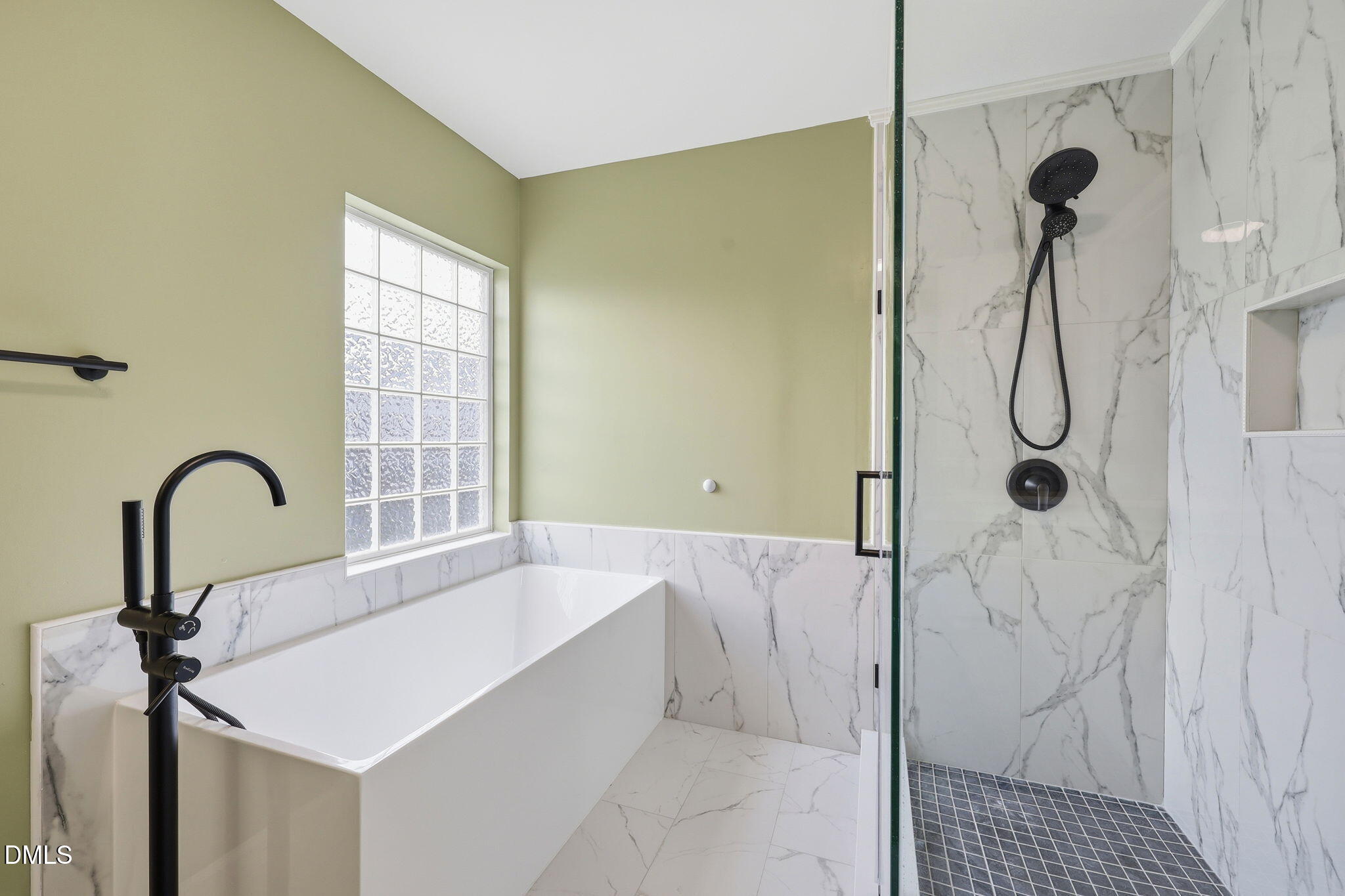 1121 Crendall Way Property Photo 21