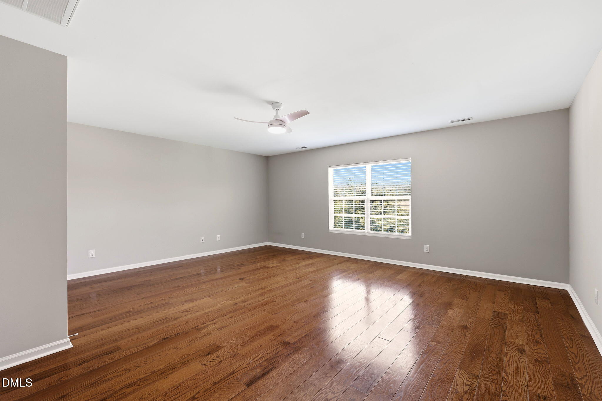 1121 Crendall Way Property Photo 27