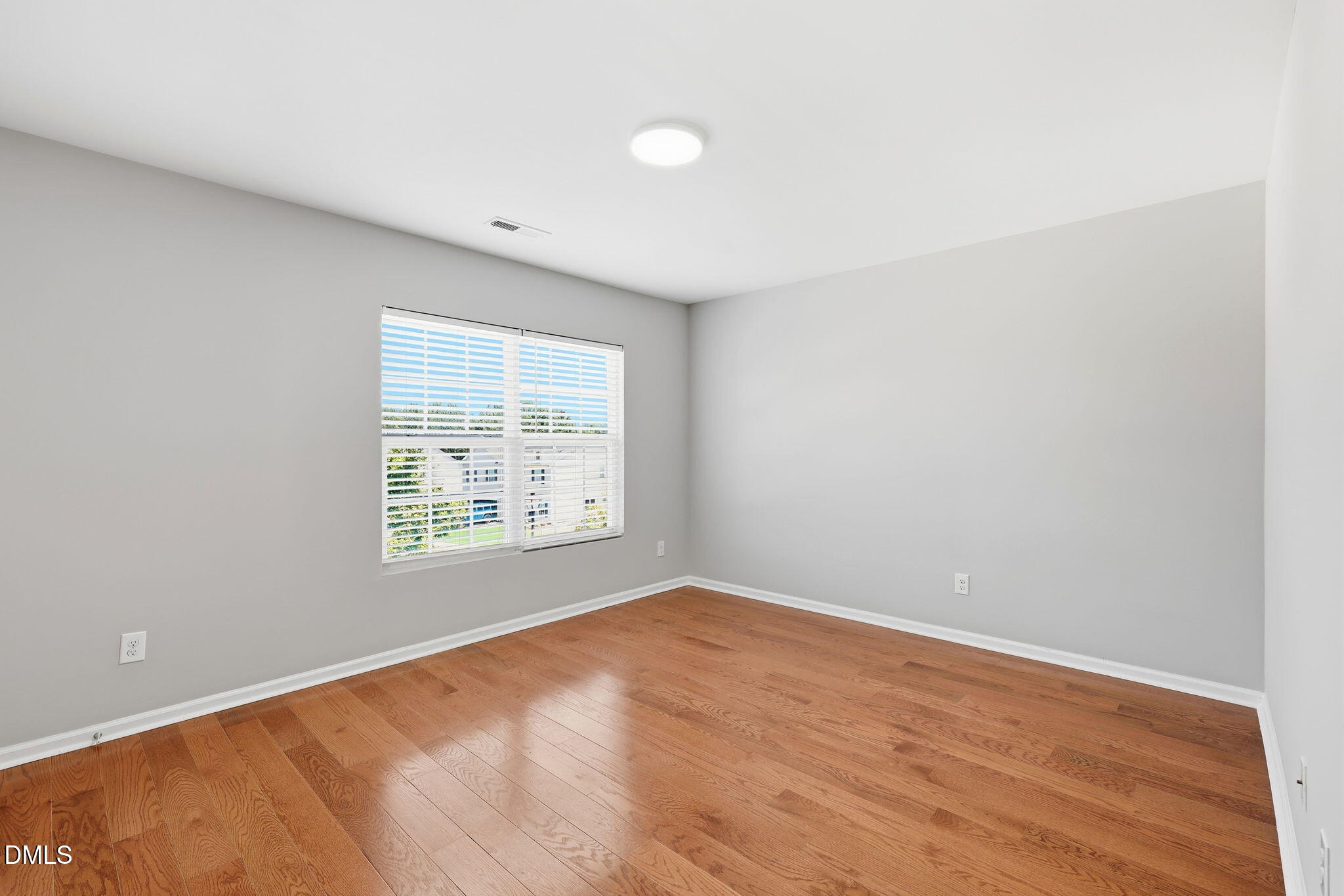 1121 Crendall Way Property Photo 30