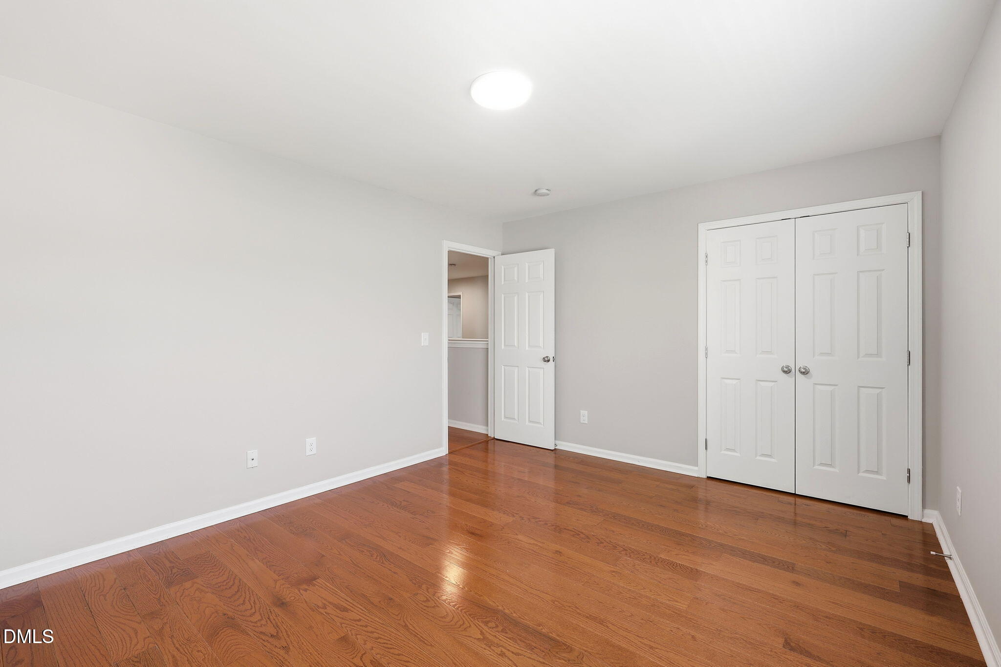 1121 Crendall Way Property Photo 31