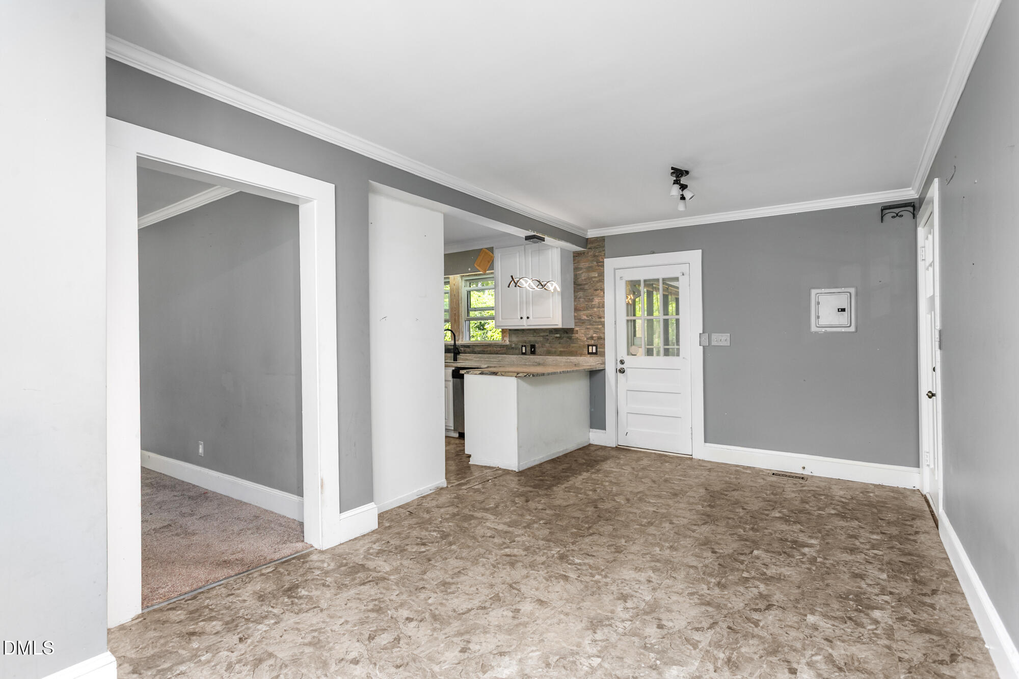 2442 Hoskins Road Property Photo 10