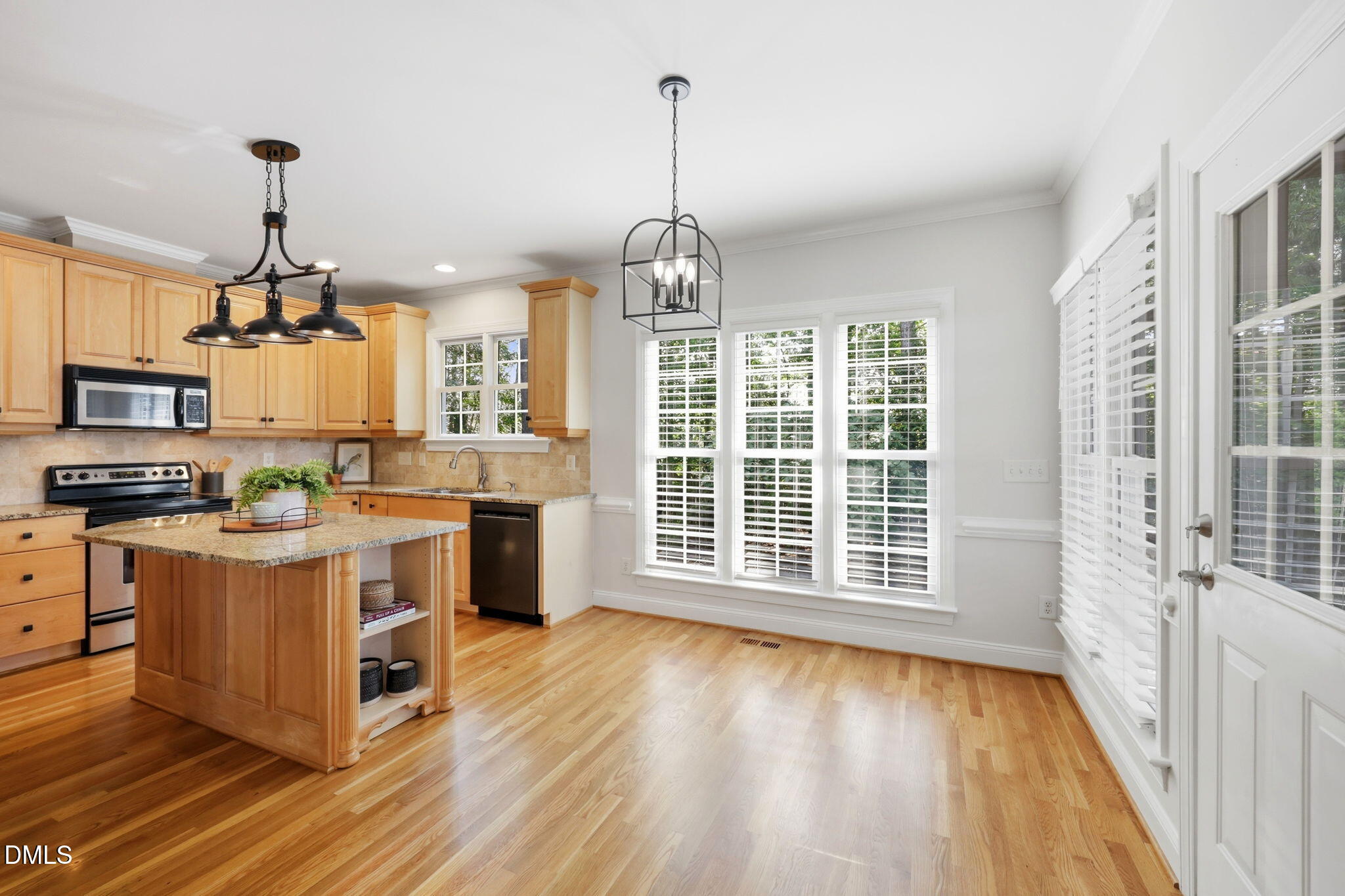 215 Lansbrooke Lane Property Photo 14