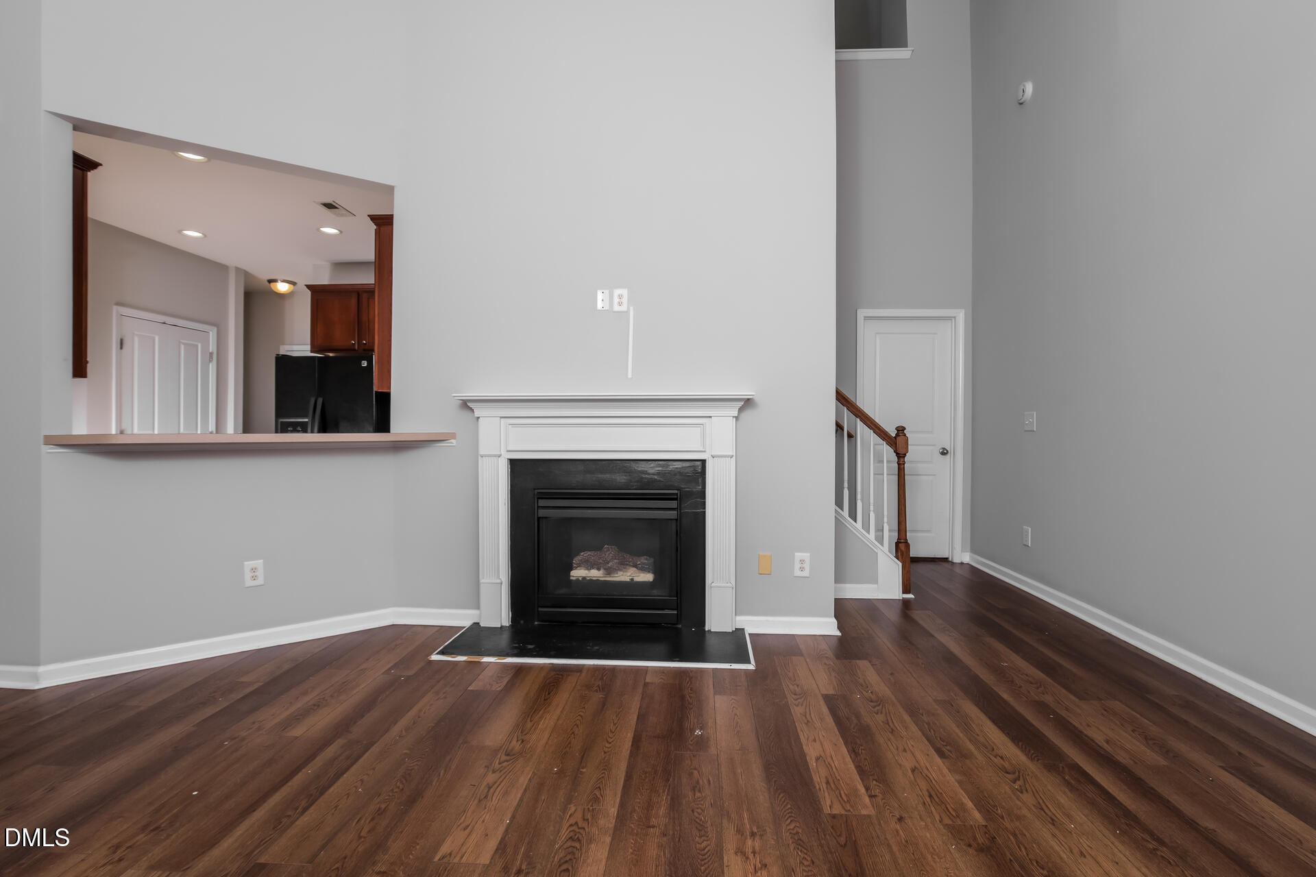 3213 Whispernut Lane Property Photo 4