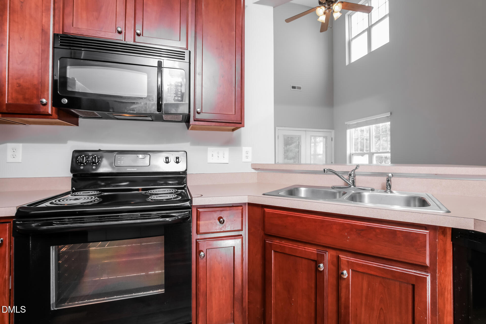 3213 Whispernut Lane Property Photo 8