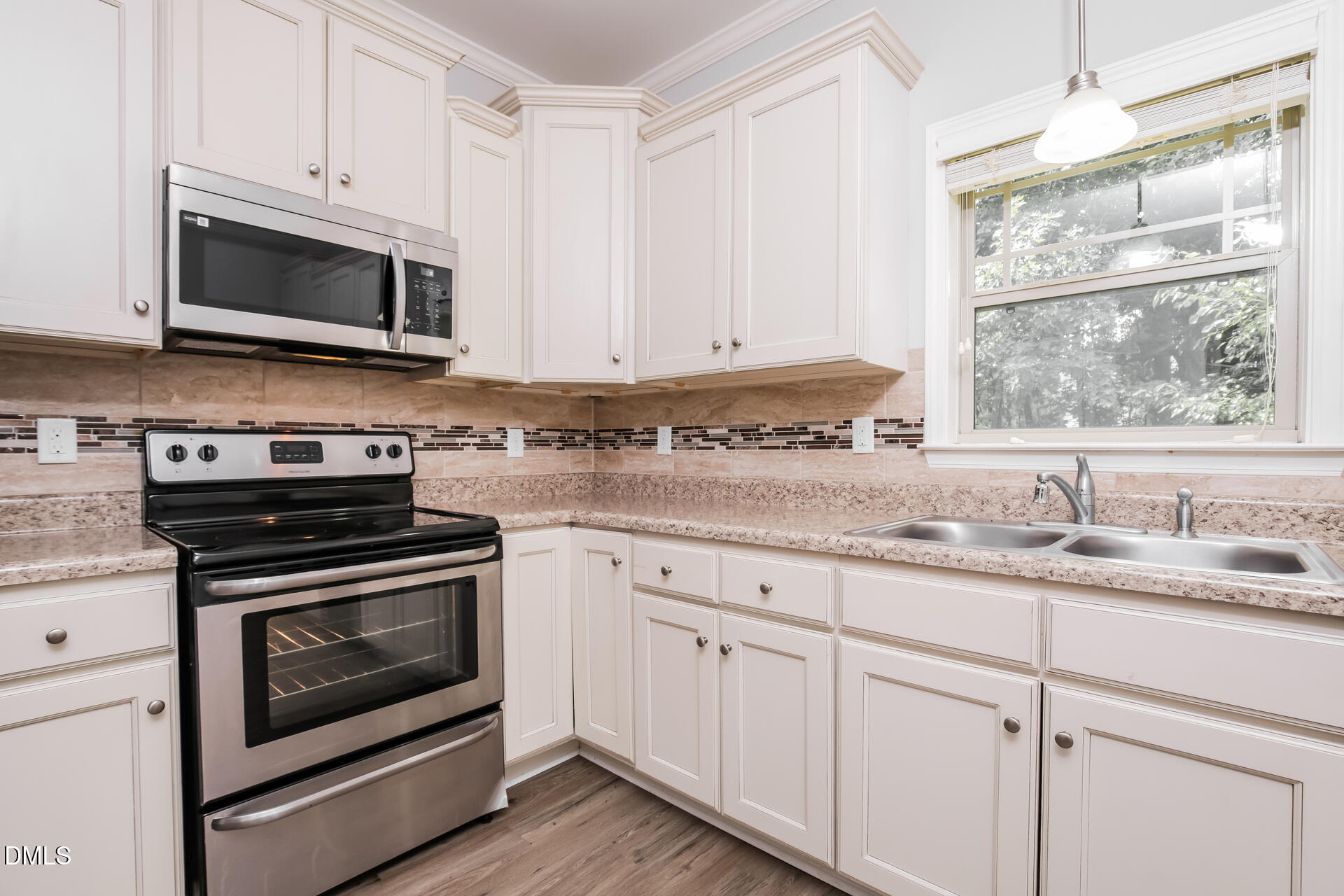 220 Spinel Lane Property Photo 9