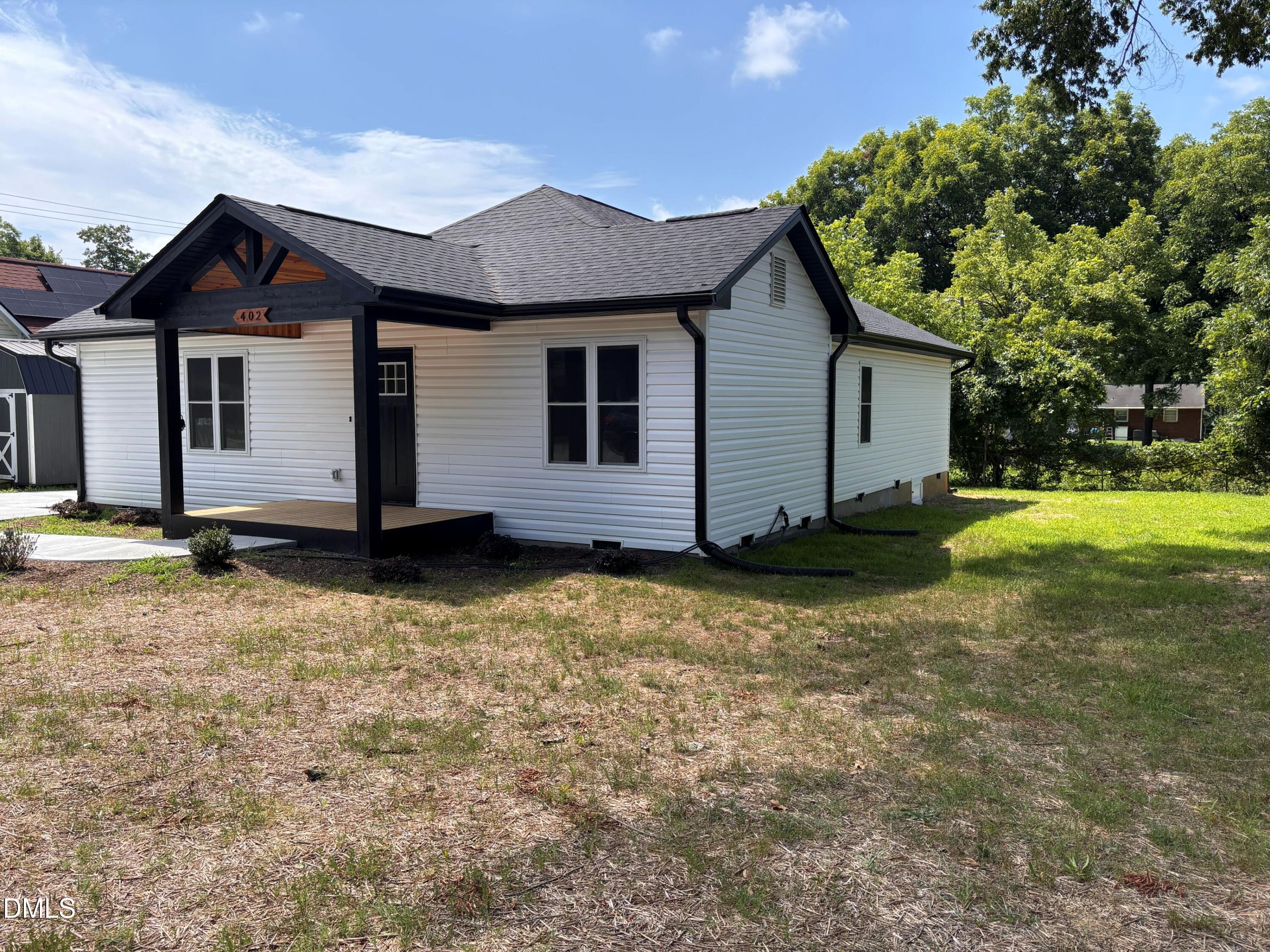 402 Poplar Street Property Photo 1