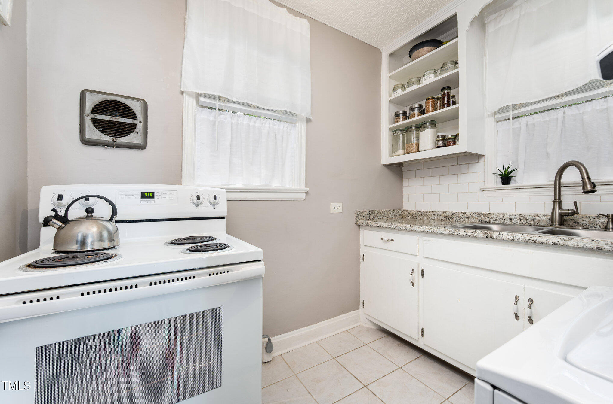 517 E Club Boulevard Property Photo 9