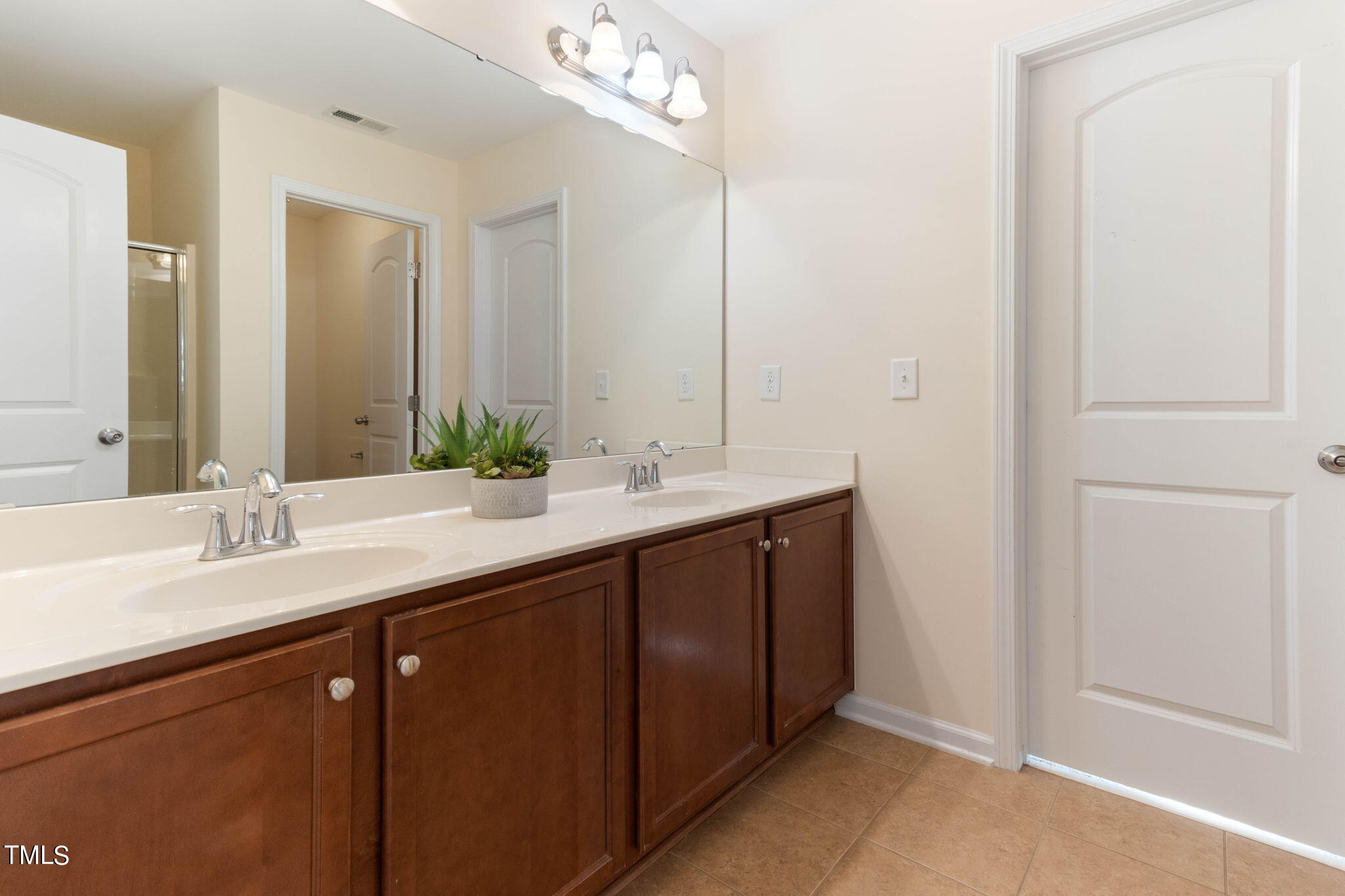 1237 Mantra Court Property Photo 27